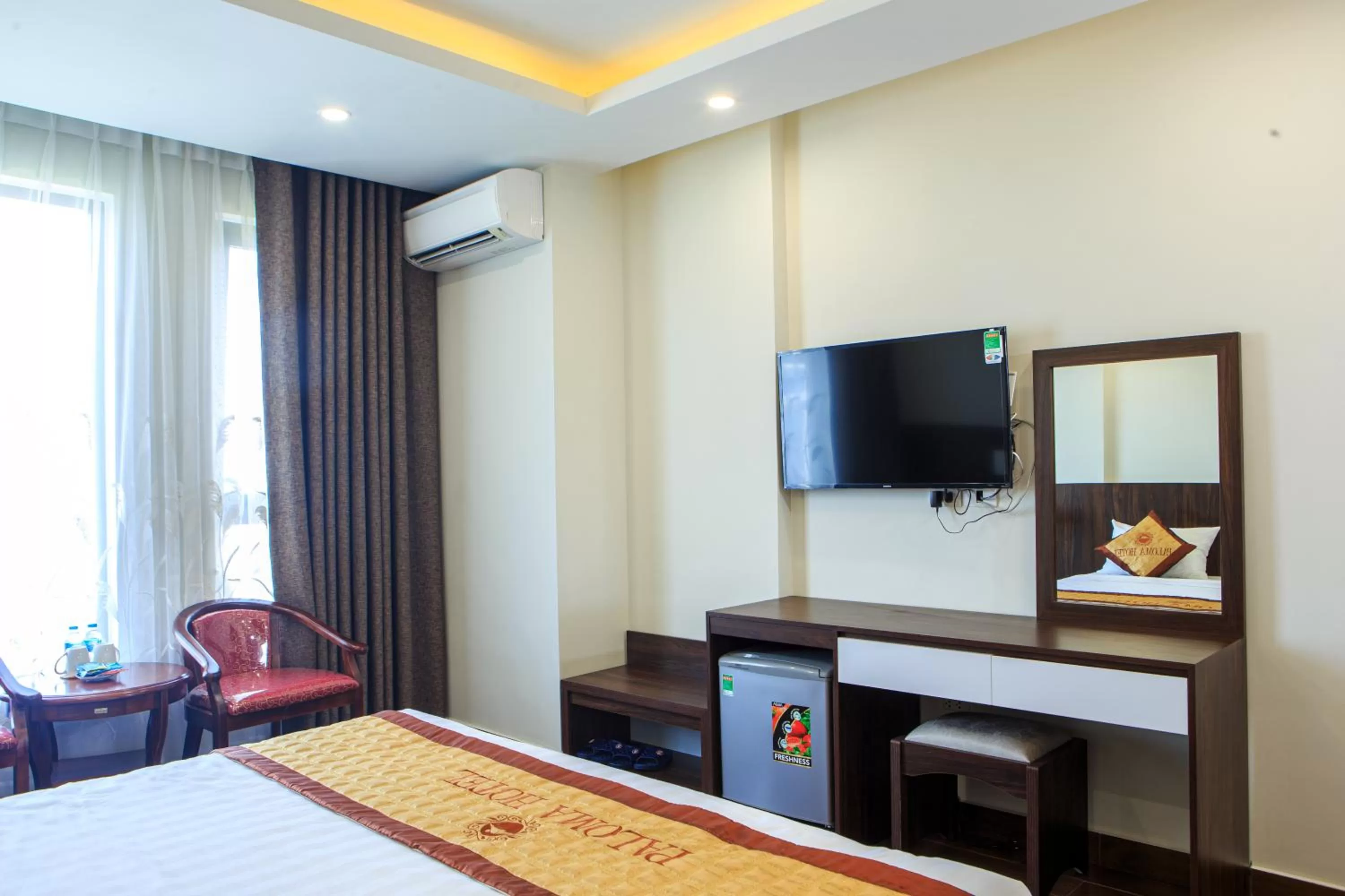 TV and multimedia, TV/Entertainment Center in Paloma Hotel & Apartment