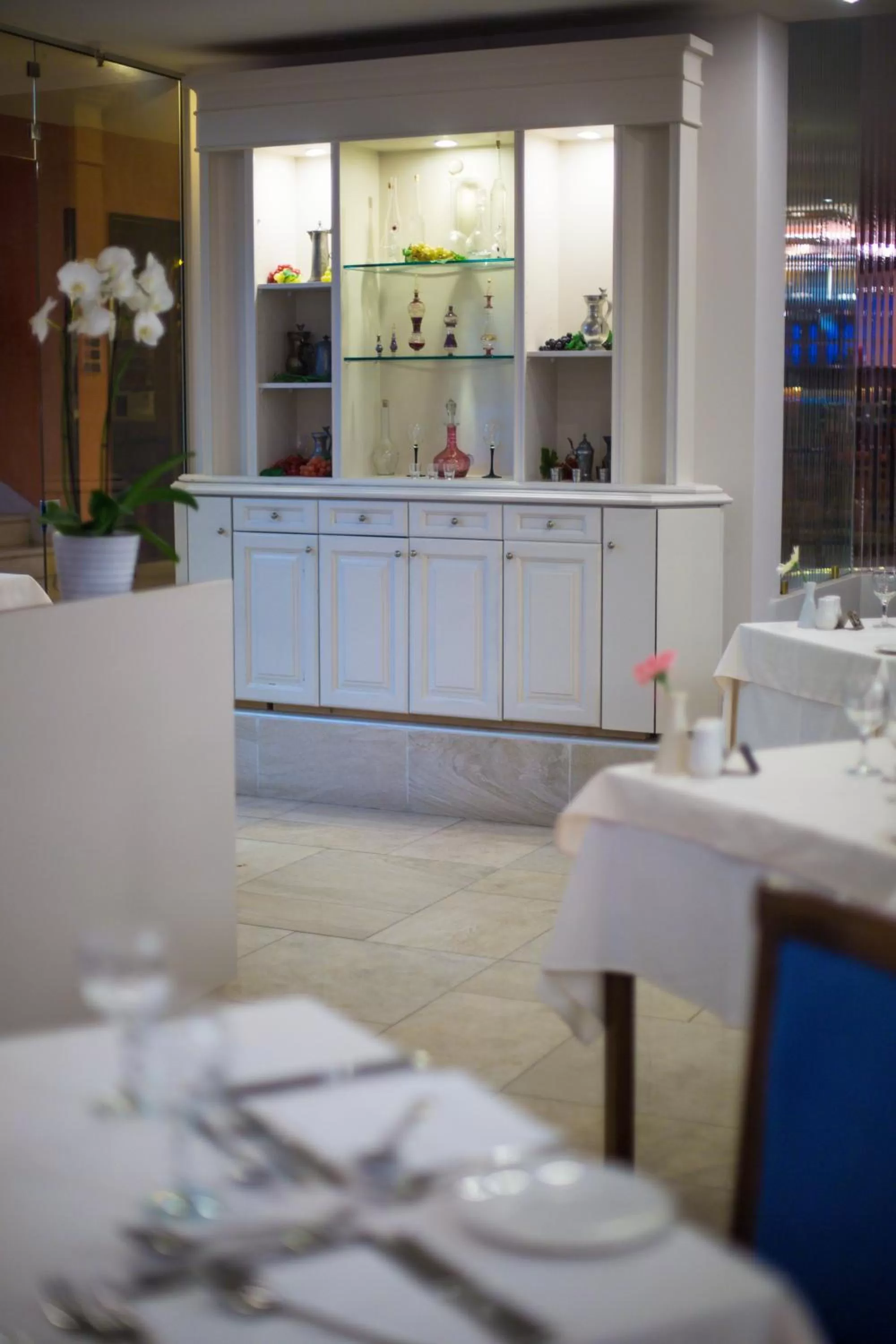 Restaurant/places to eat in Hotel Ideon