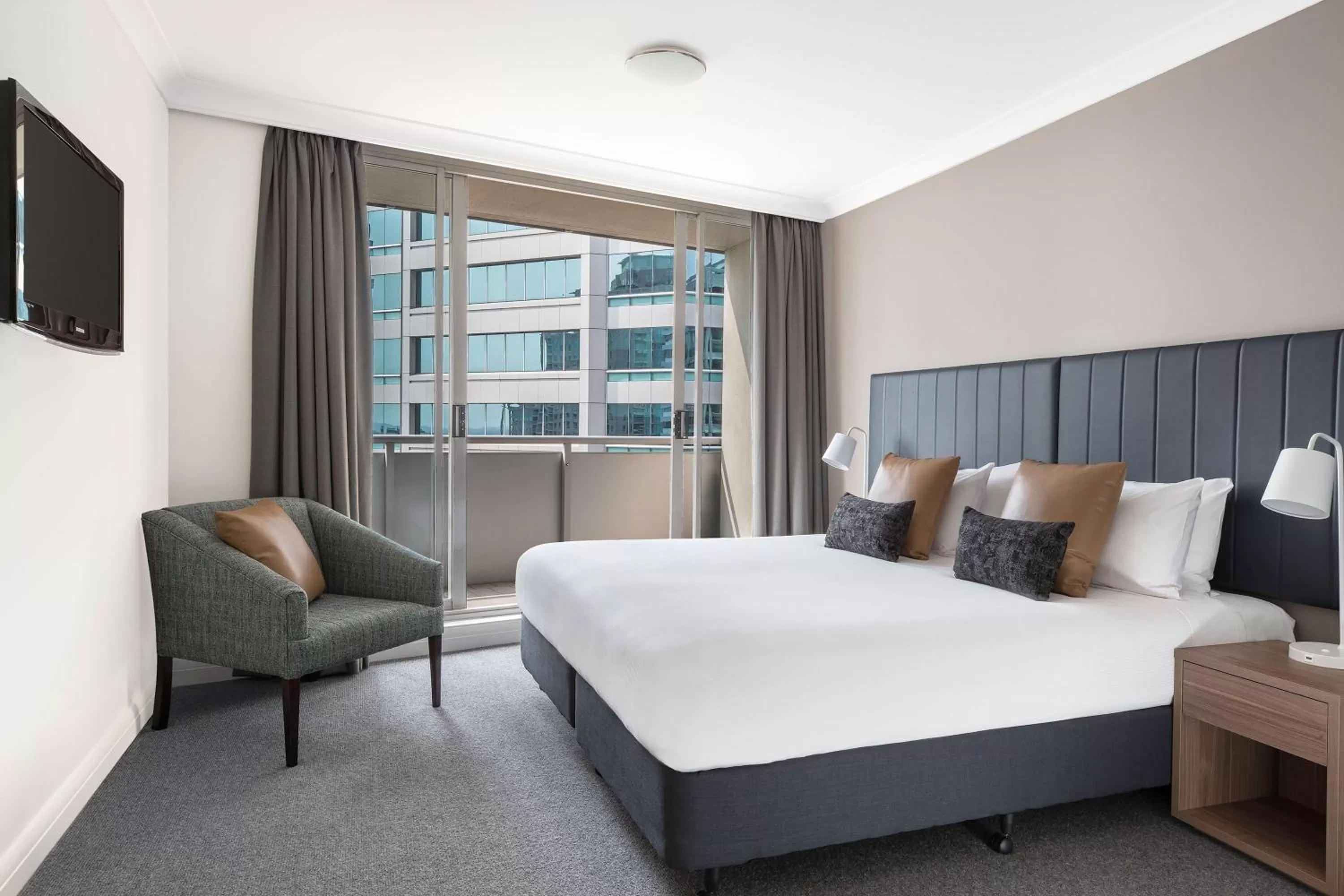 Bedroom, Bed in Mantra Chatswood