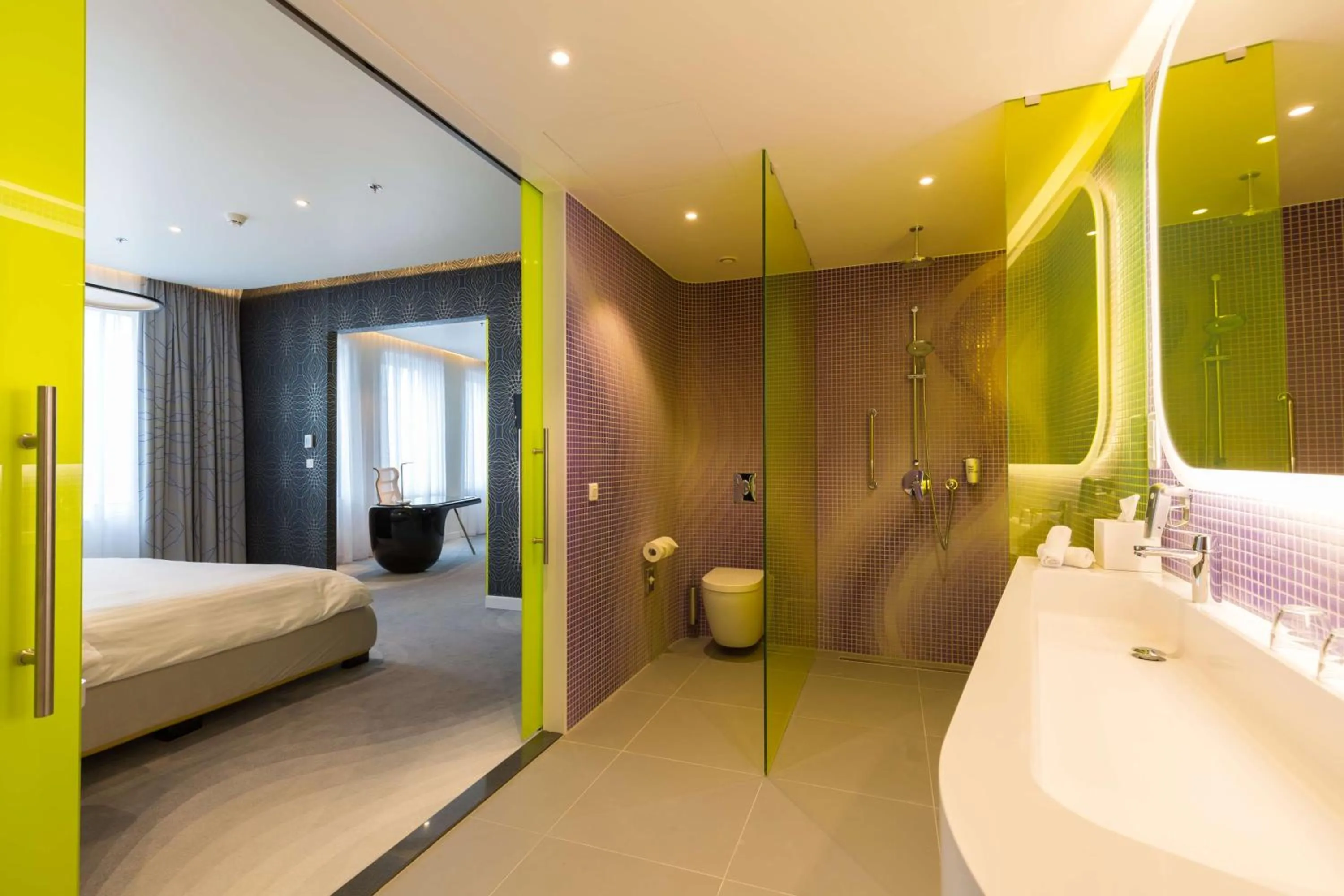 Toilet, Bed in Park Inn by Radisson Amsterdam City West