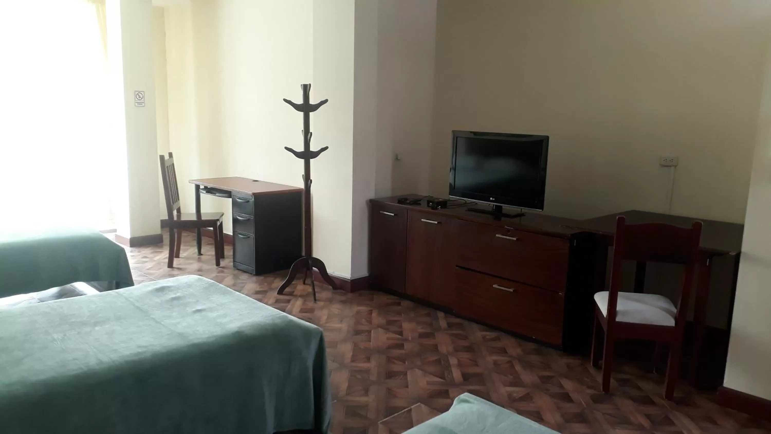 TV and multimedia, TV/Entertainment Center in El Cardenal Hotel