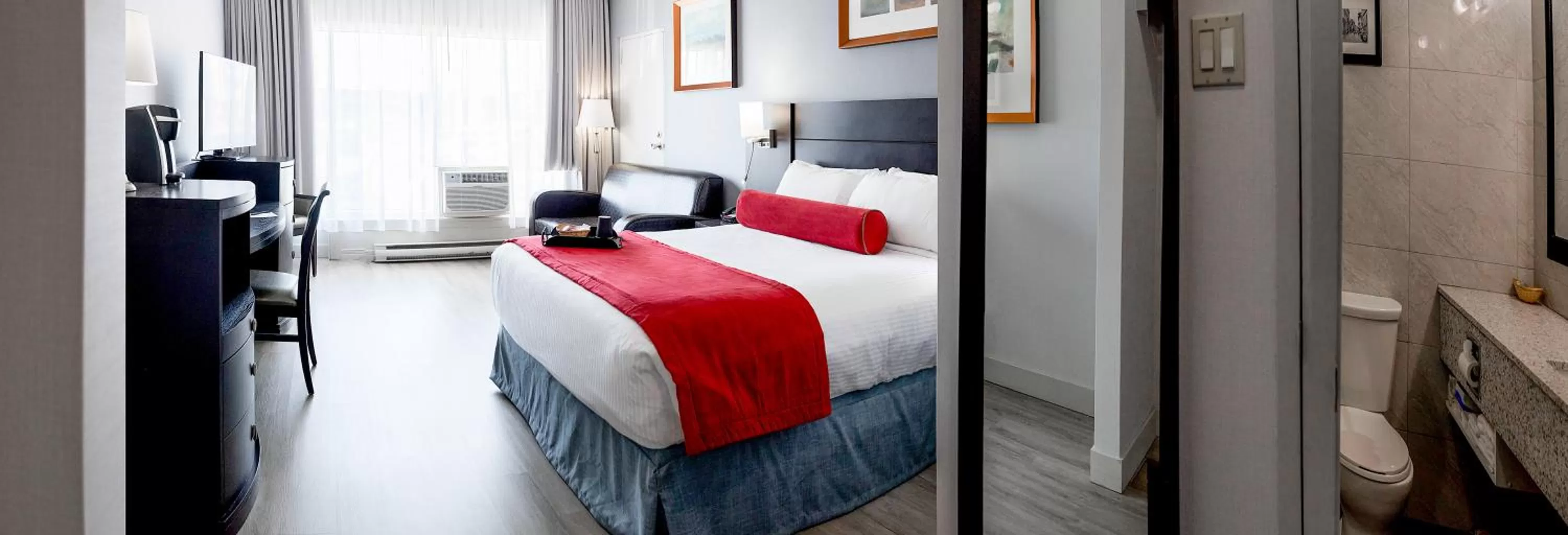 Bed in Auberge Royal Versailles