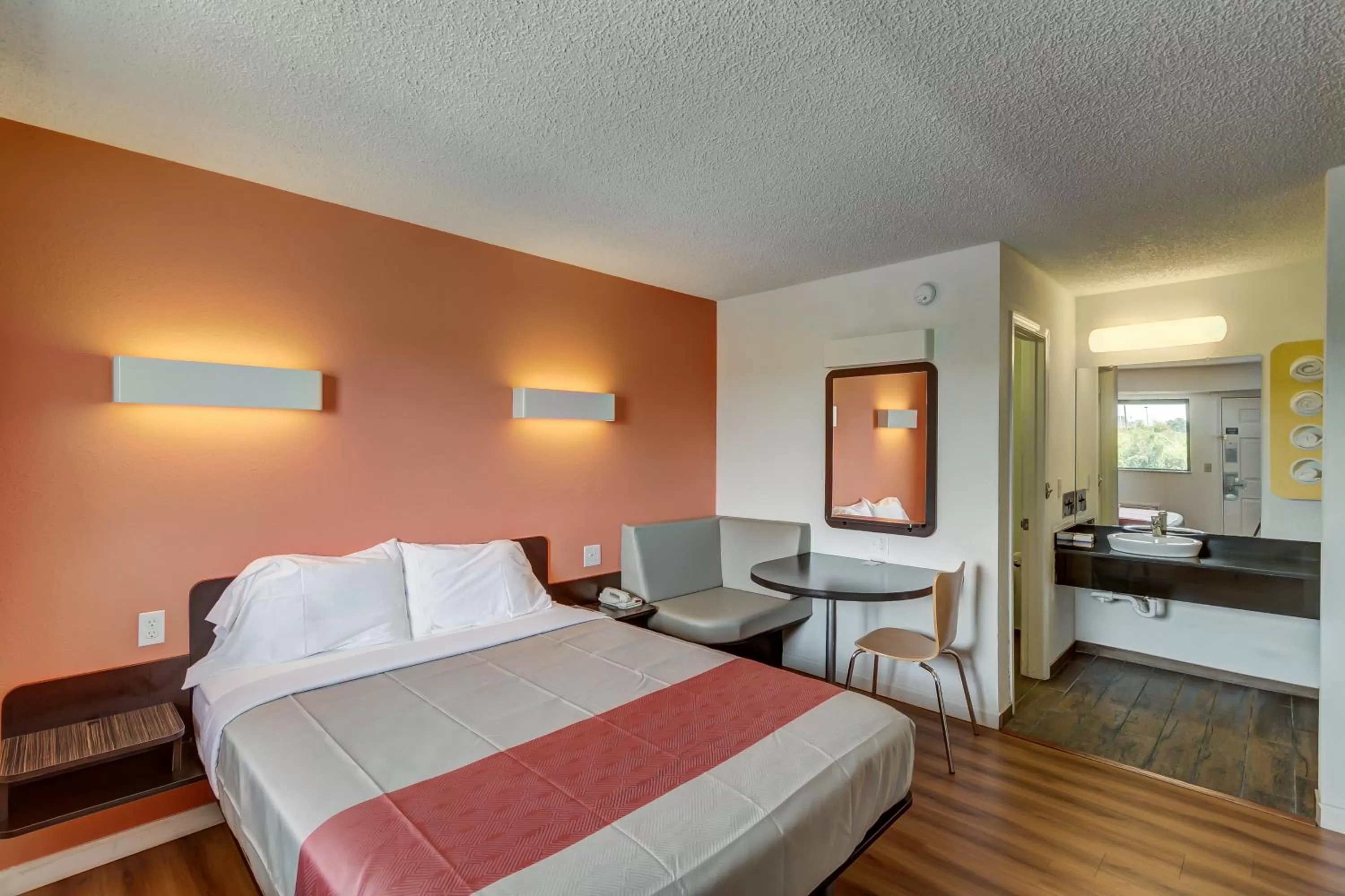 Photo of the whole room, Bed in Motel 6-Berea, KY