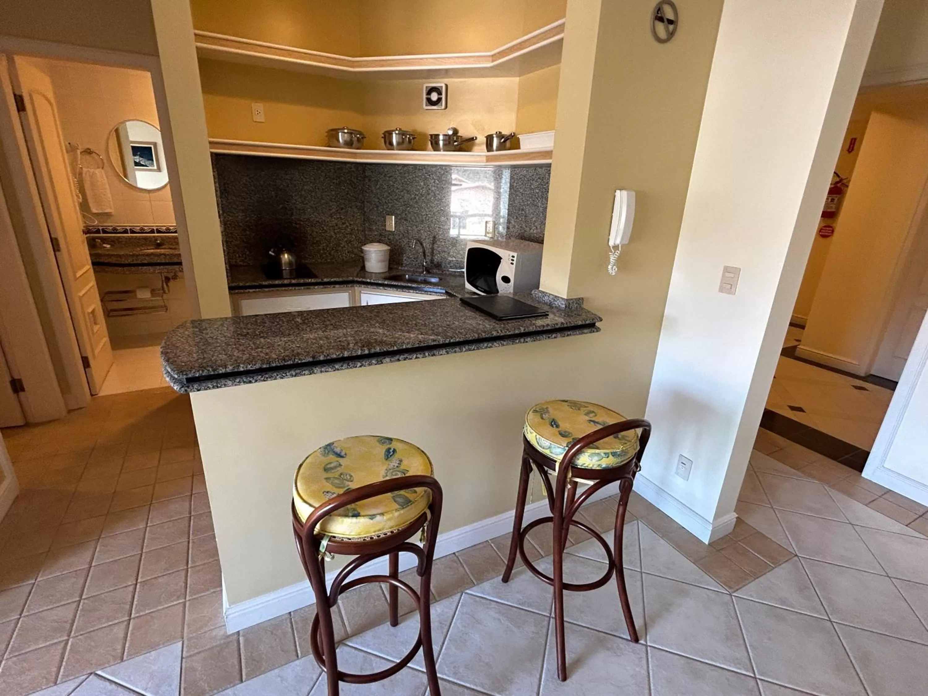 Kitchen or kitchenette, Kitchen/Kitchenette in Golfinhos Apart Hotel