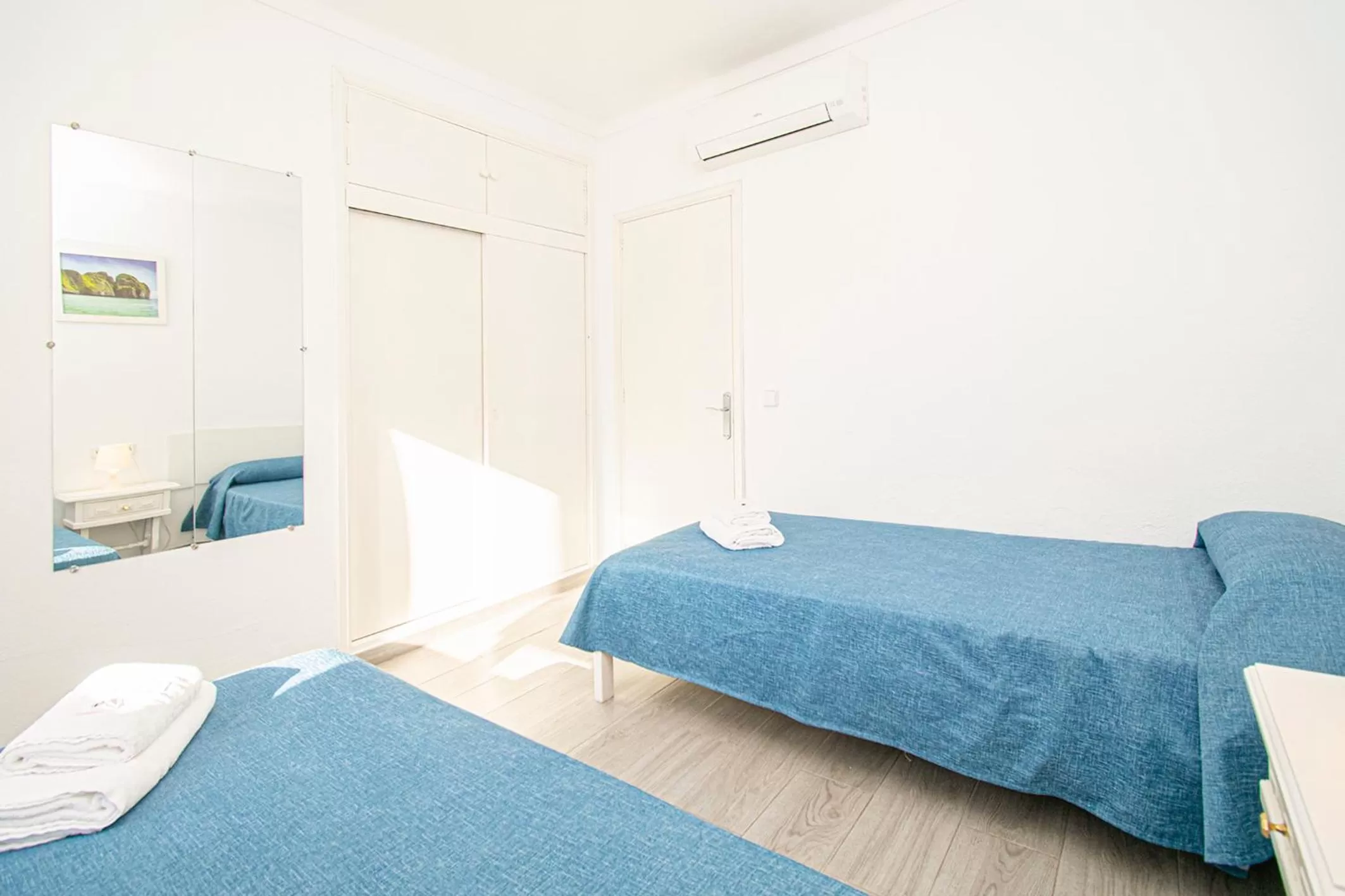 Photo of the whole room, Bed in Apartamentos Falcó