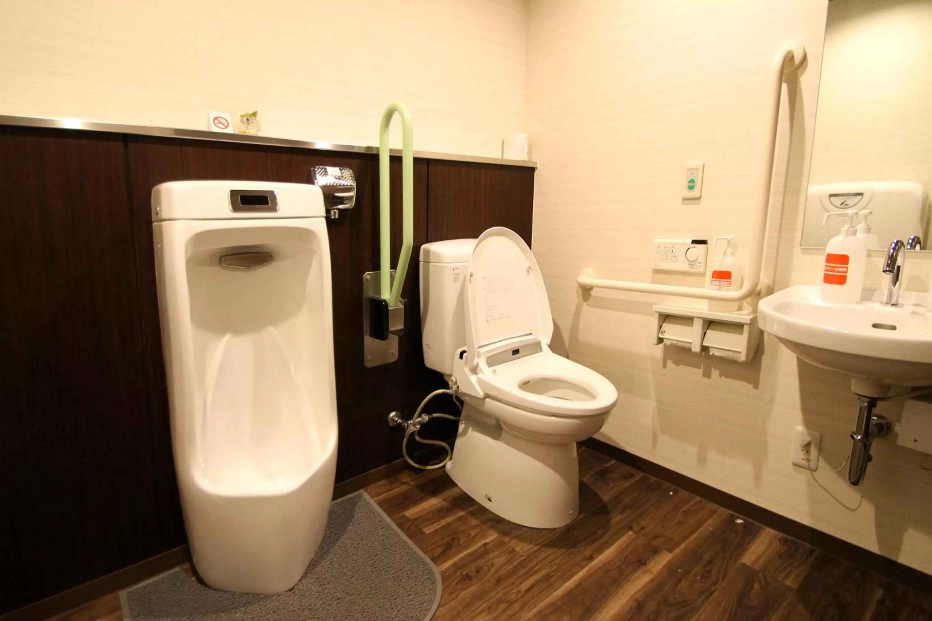 Toilet in Vessel Hotel Fukuoka Kaizuka