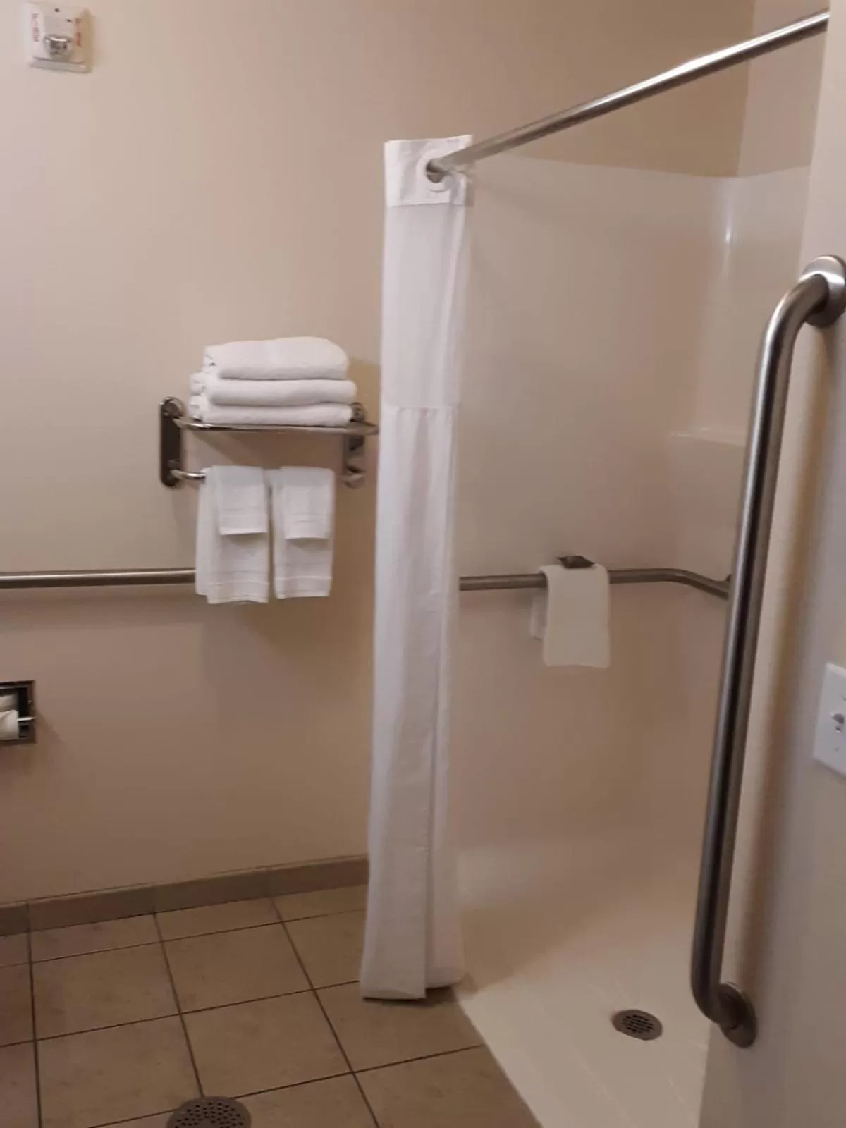 King Room with Roll-in Shower in Country Inn & Suites by Radisson, Midway, FL