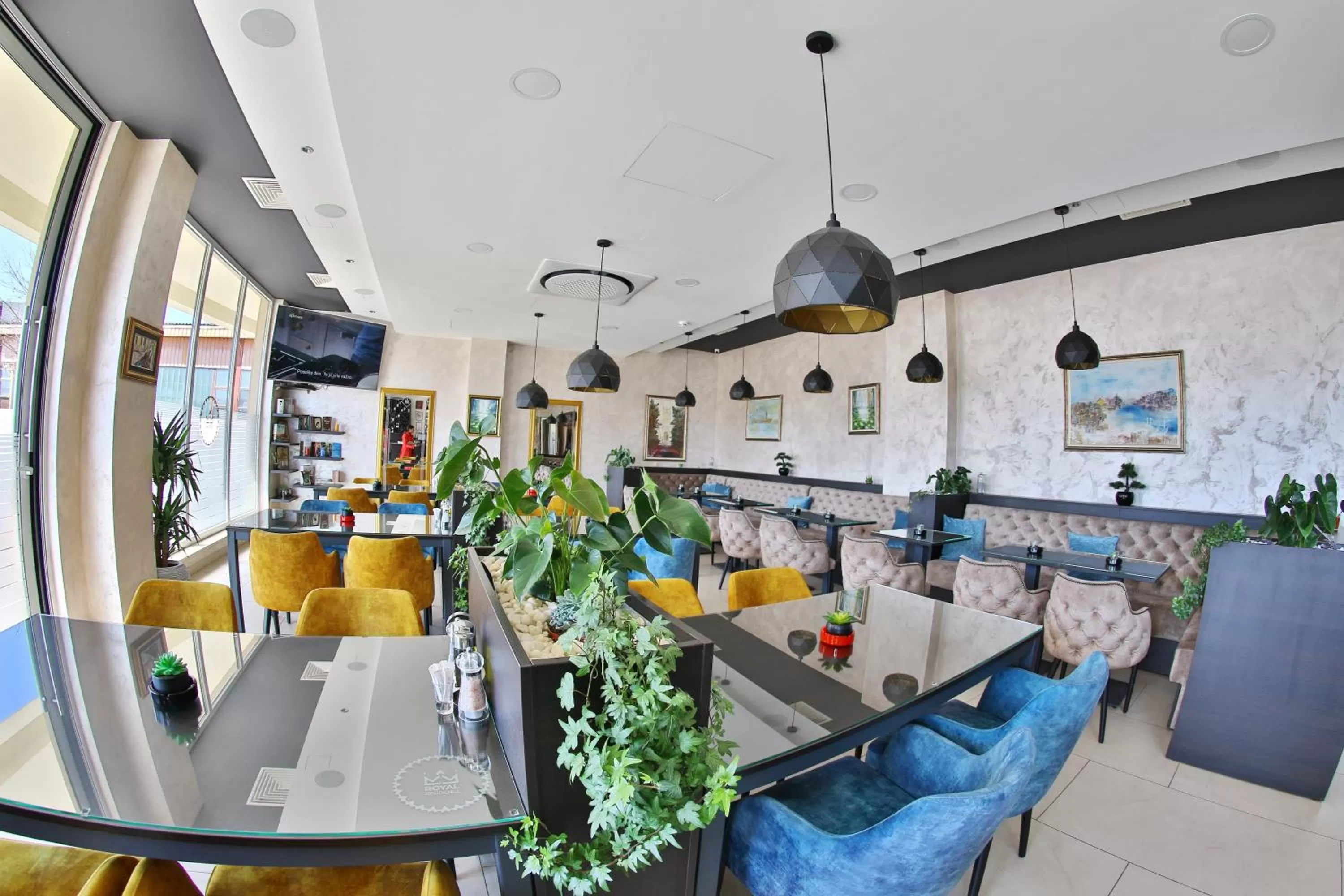 Restaurant/Places to Eat in Royal Residence