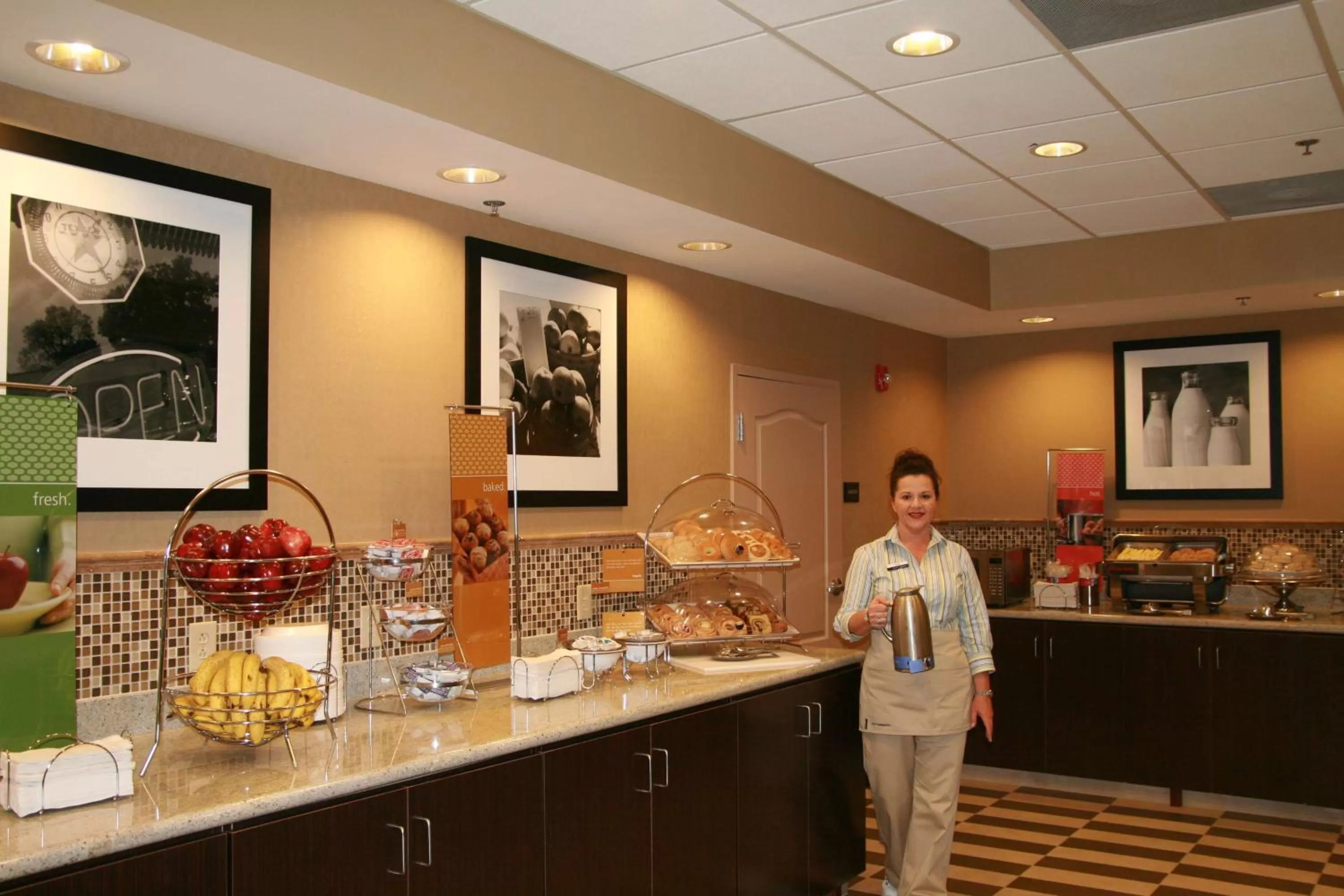 Dining area in Hampton Inn Jackson/Flowood - Airport Area MS
