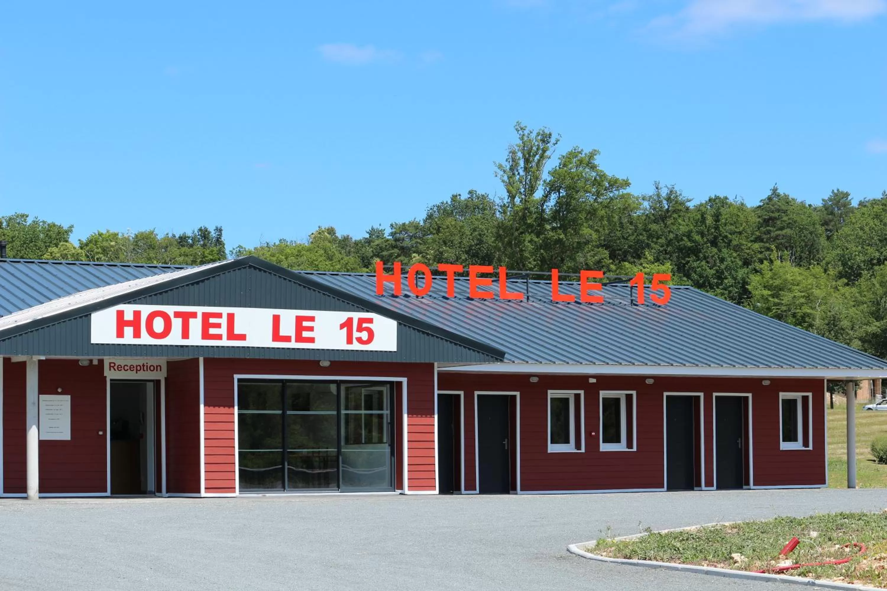 Property building in Hôtel Le 15 Périgueux proximité A 89