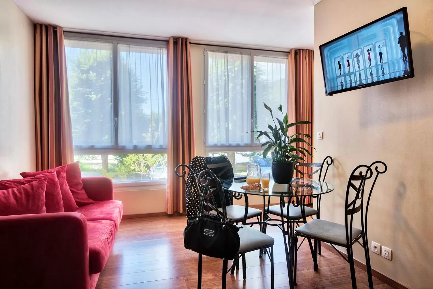 Photo of the whole room in Zenitude Hôtel-Résidences Les Jardins de Lourdes