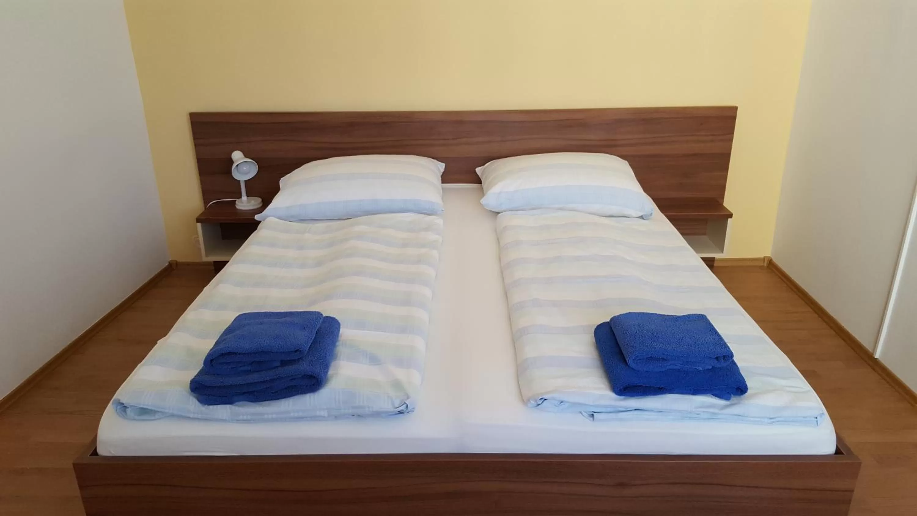 Photo of the whole room, Bed in Pension Haus Nova