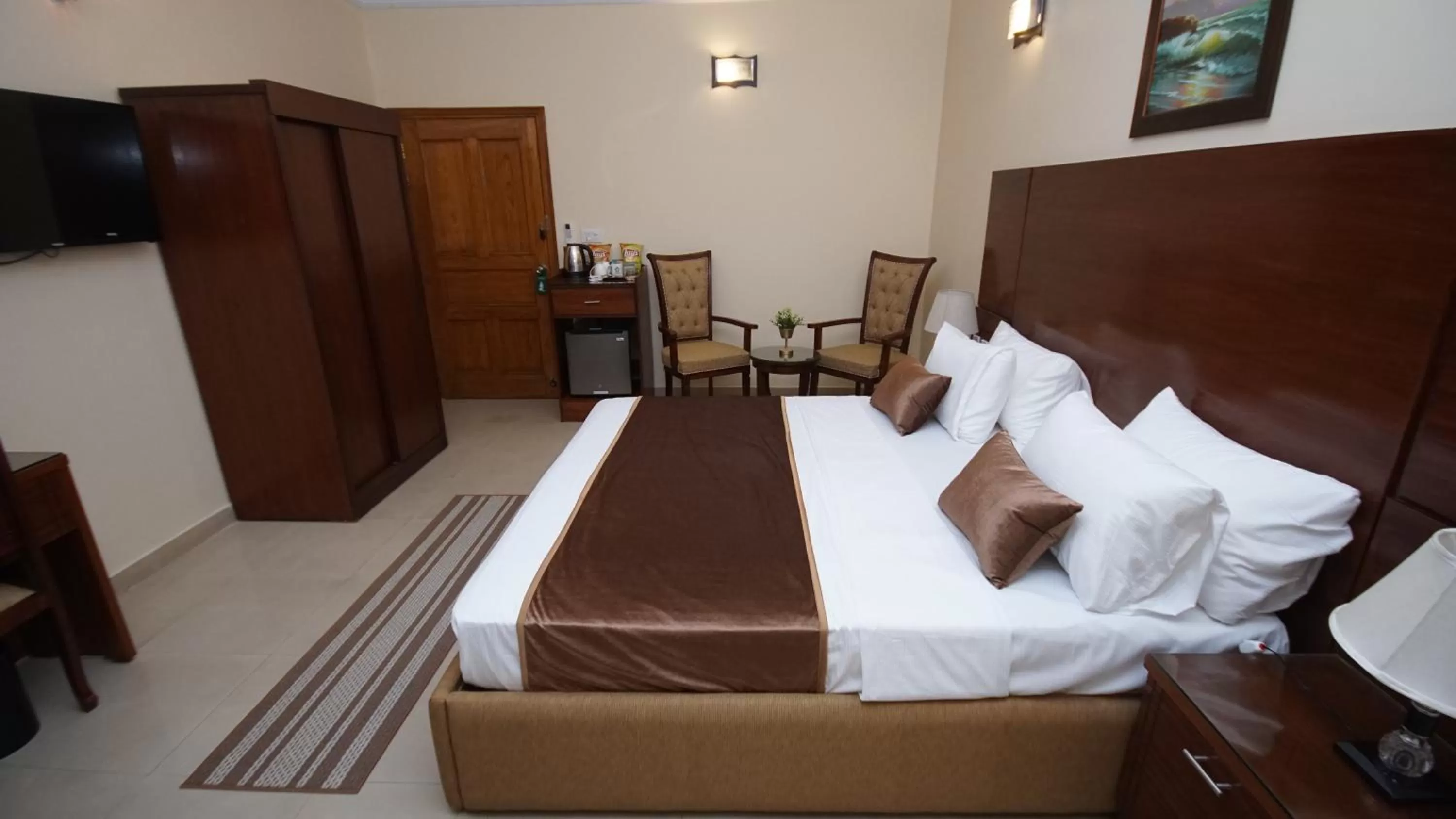 Bed in World Inn Karachi