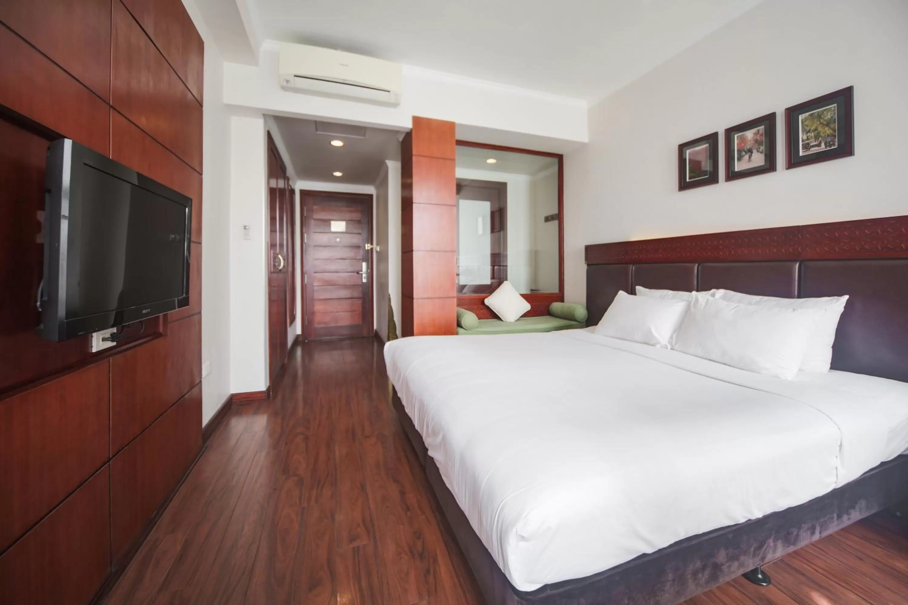Bedroom, Bed in Hanoi E Central Luxury Hotel & Restaurant