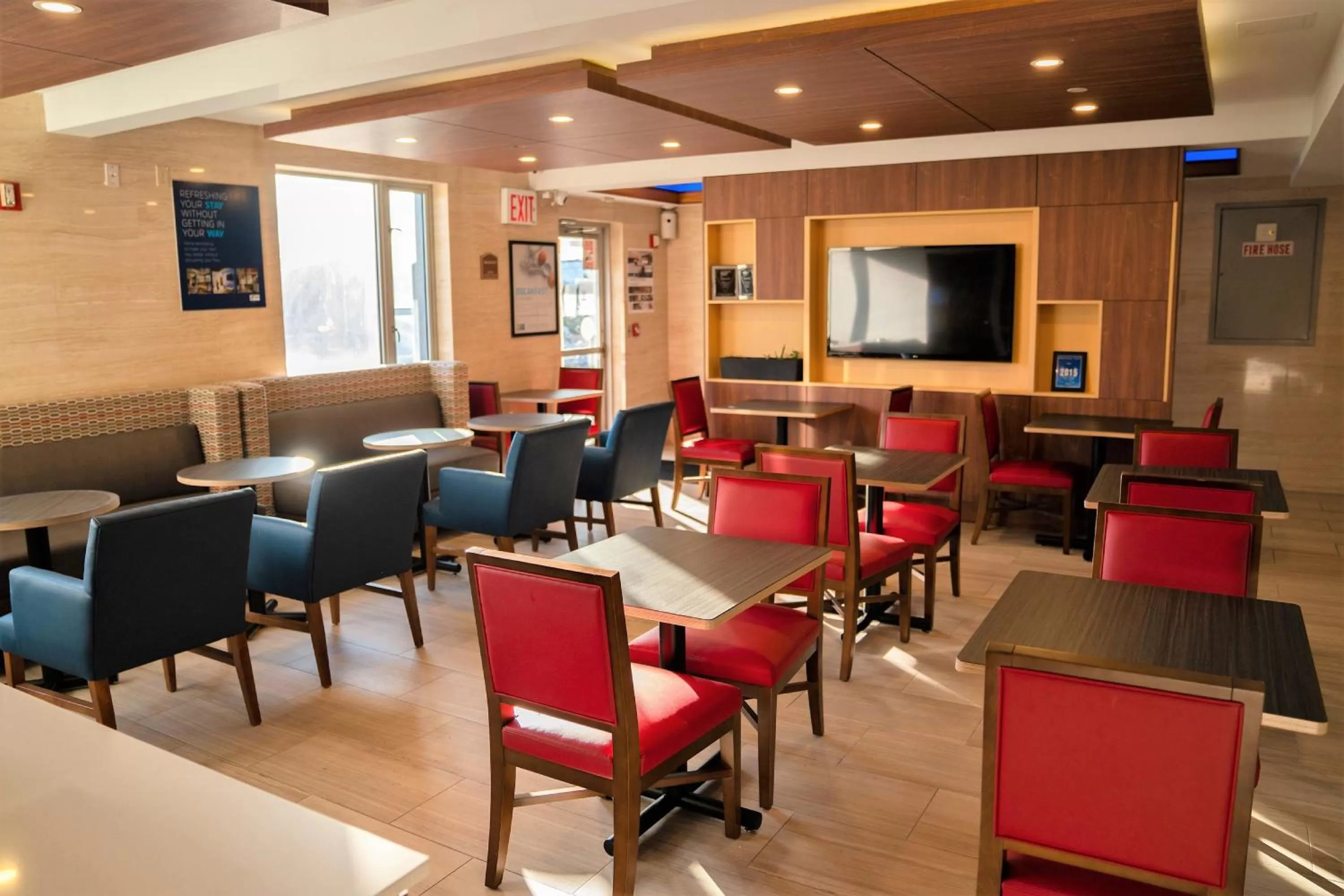 Restaurant/places to eat in Holiday Inn Express Maspeth by IHG
