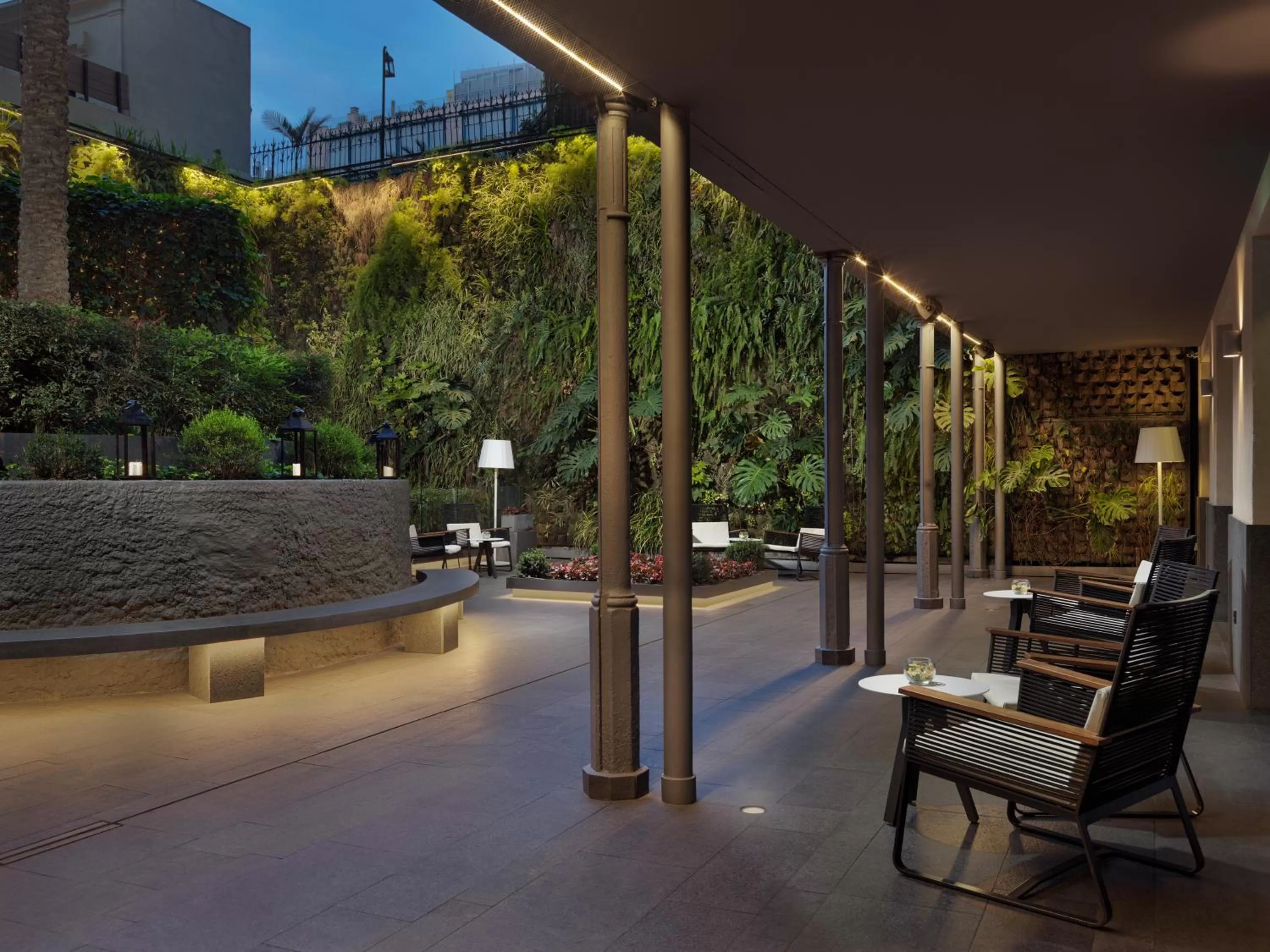 Restaurant/places to eat in H10 Urquinaona Plaza