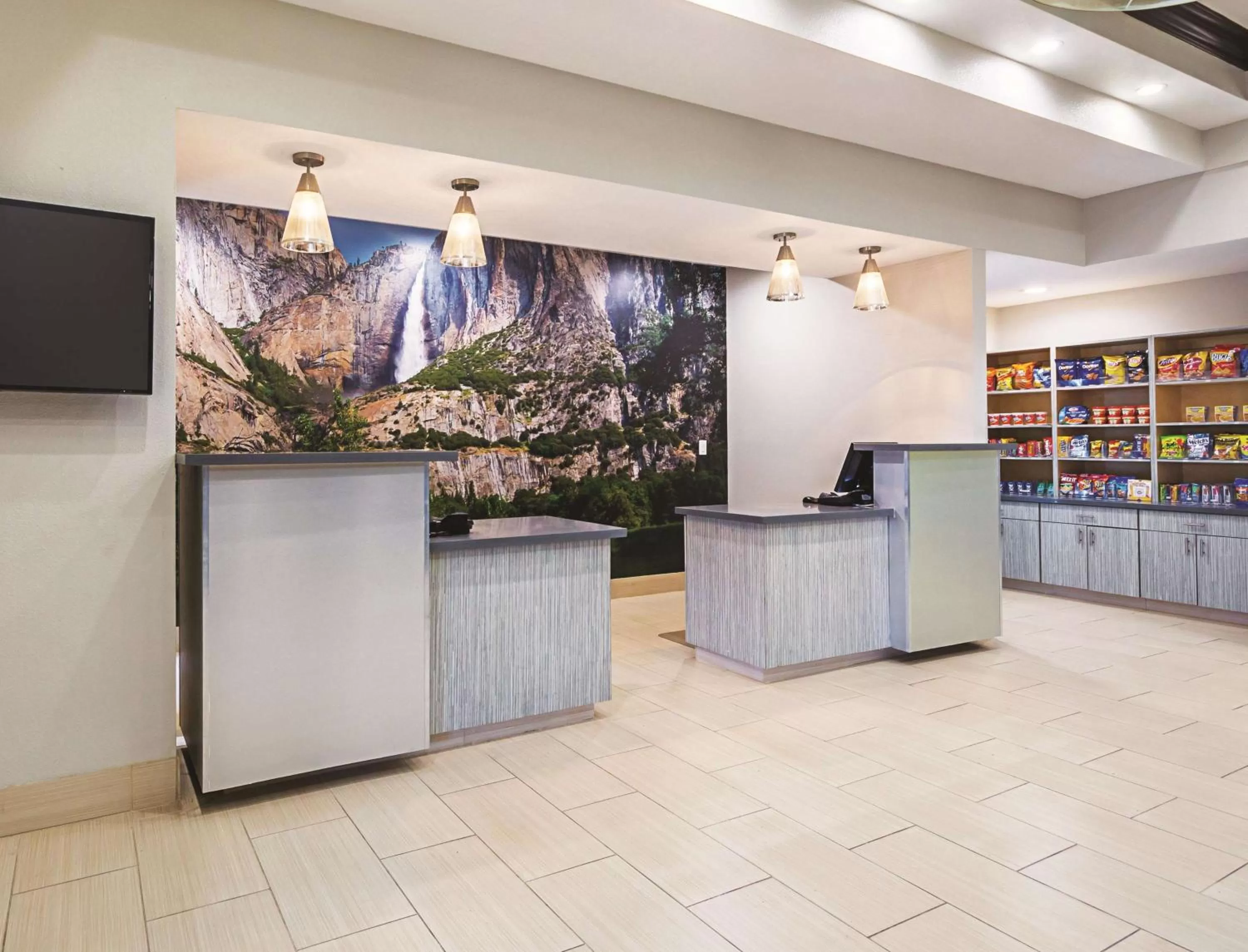 Lobby or reception in La Quinta by Wyndham Fresno Northwest