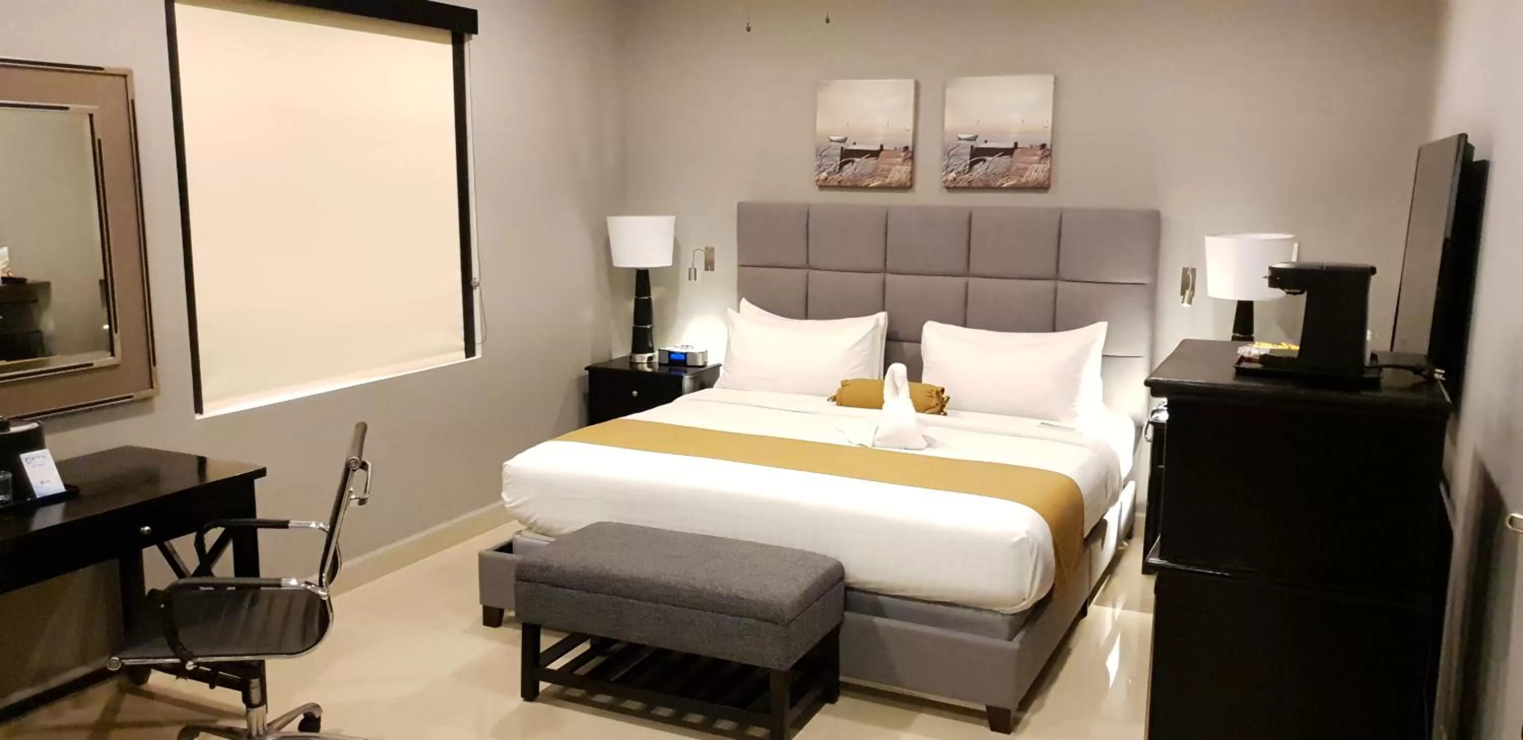 Bed in Best Western Plus Belize Biltmore Plaza