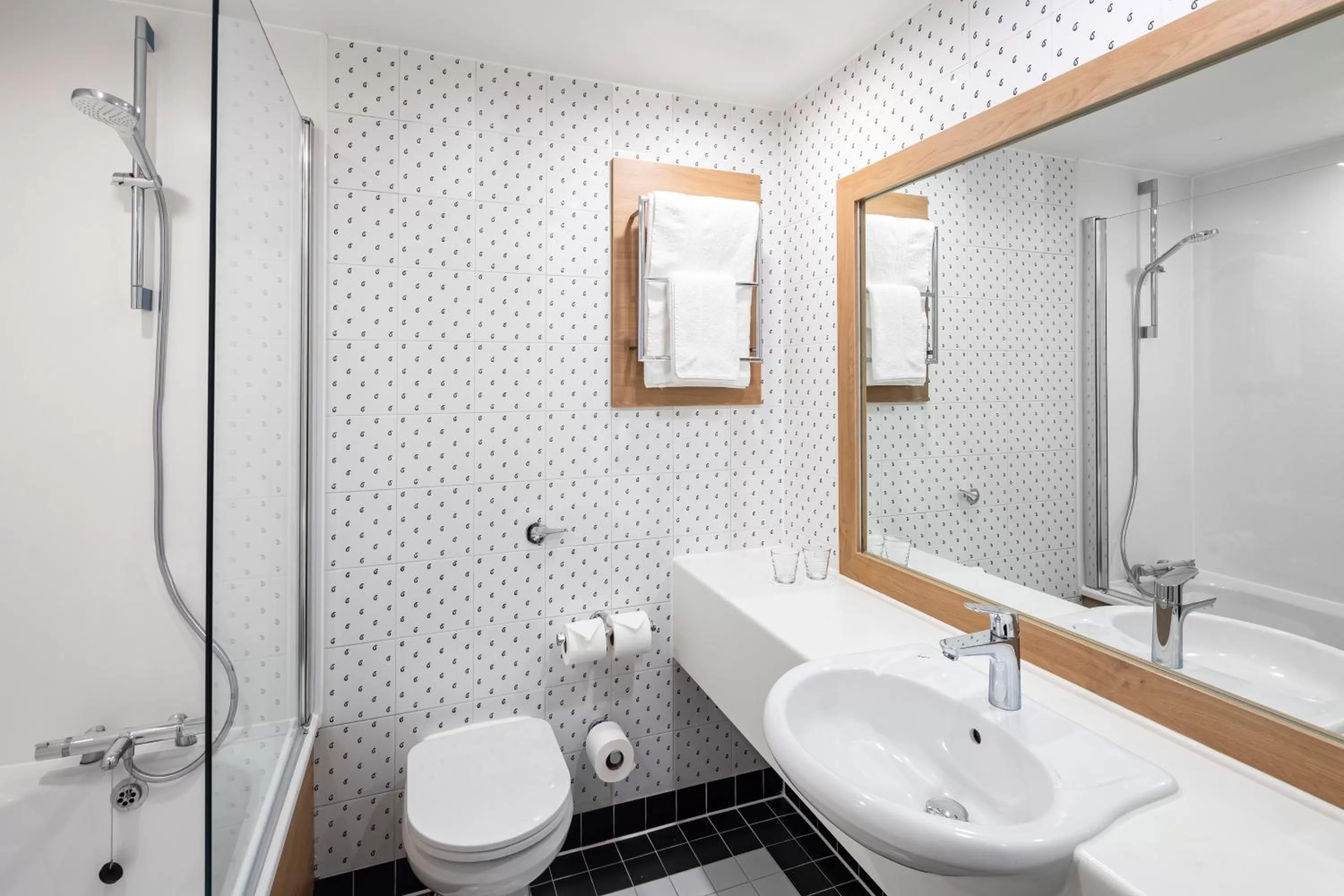 Bathroom in Holiday Inn London - Gatwick Airport by IHG