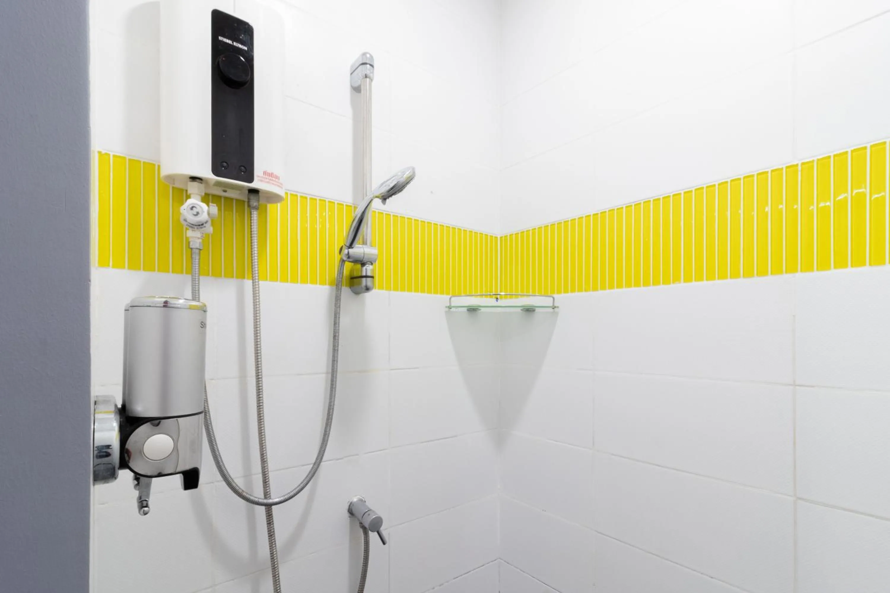 Bathroom in CheQinn Hostel - Sukhumvit 4 Nana Plaza