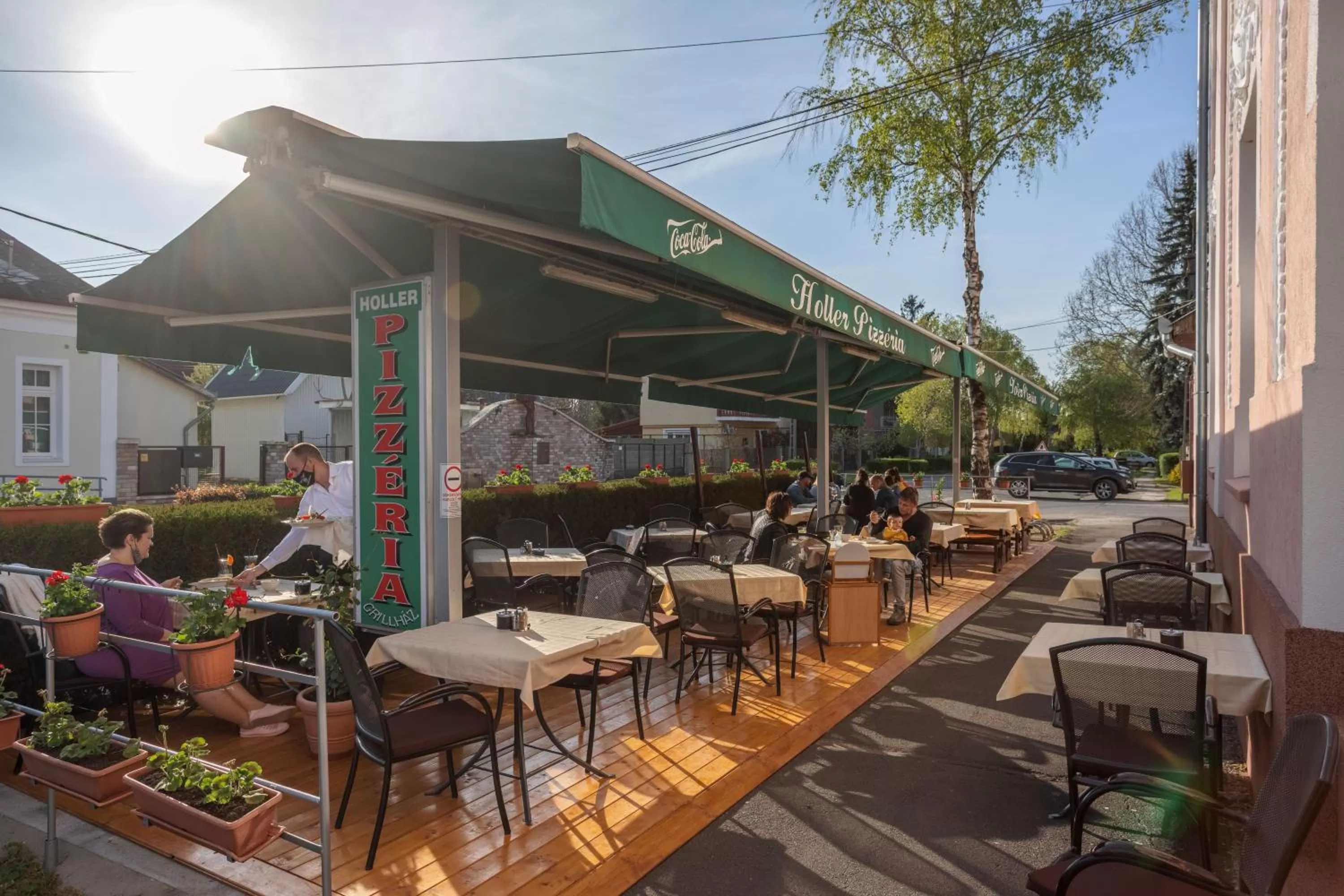 Garden, Restaurant/Places to Eat in Körös Panzió és Étterem