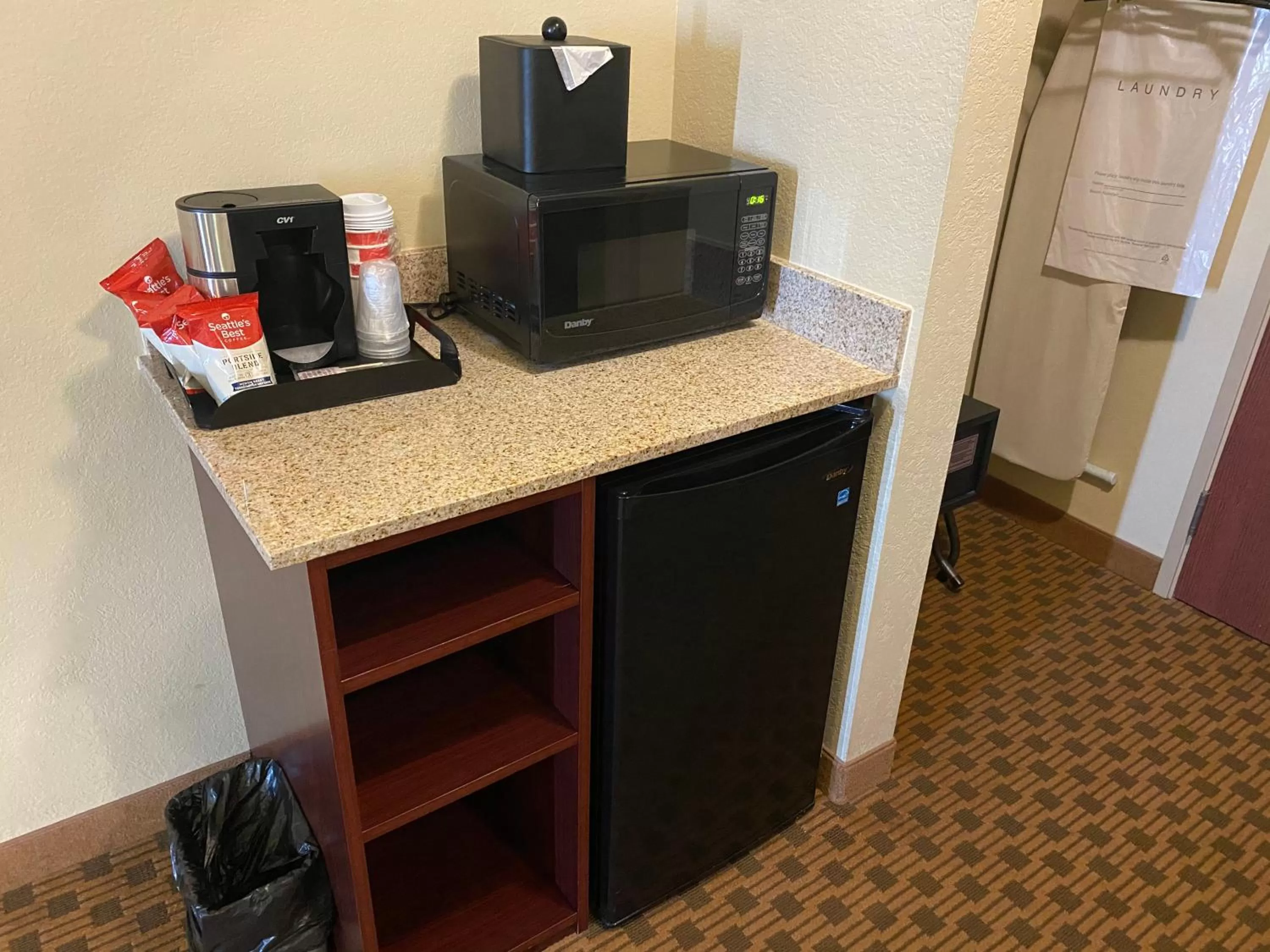 Coffee/tea facilities in Cobblestone Hotel & Suites - Broken Bow