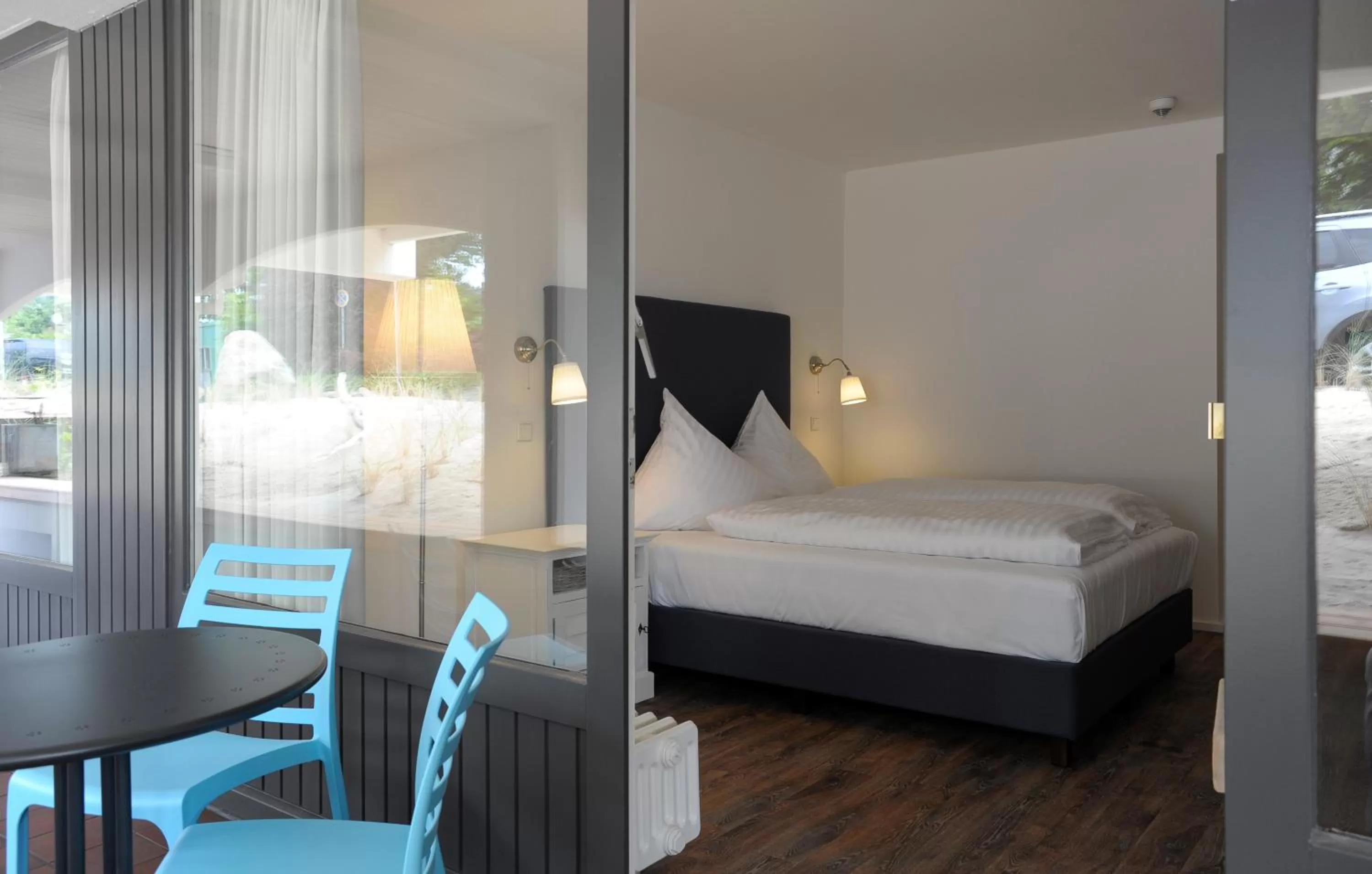 Bedroom, Bed in ACQUA Strande Yachthotel & Restaurant