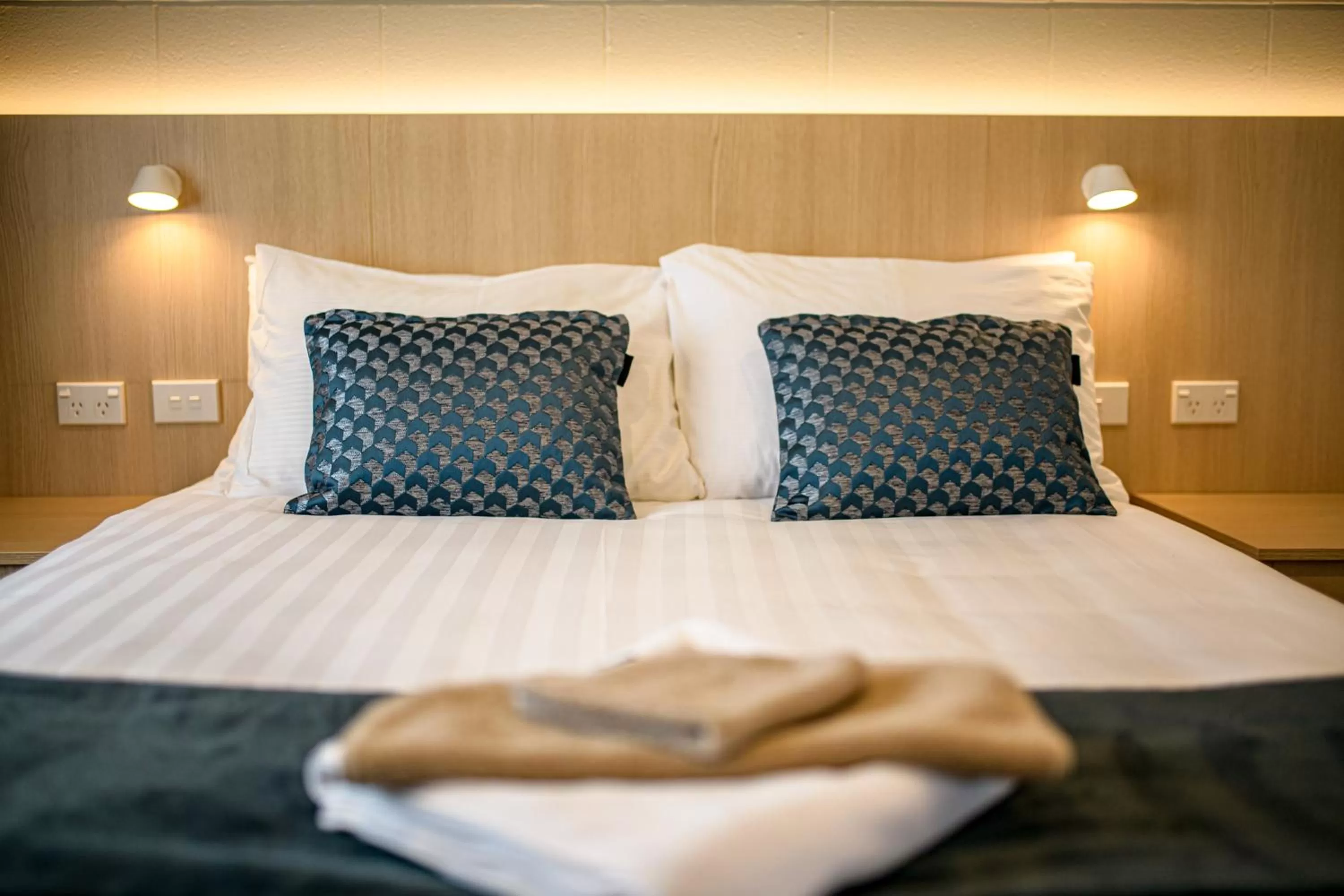 Bedroom, Bed in Takapuna International Motor Lodge