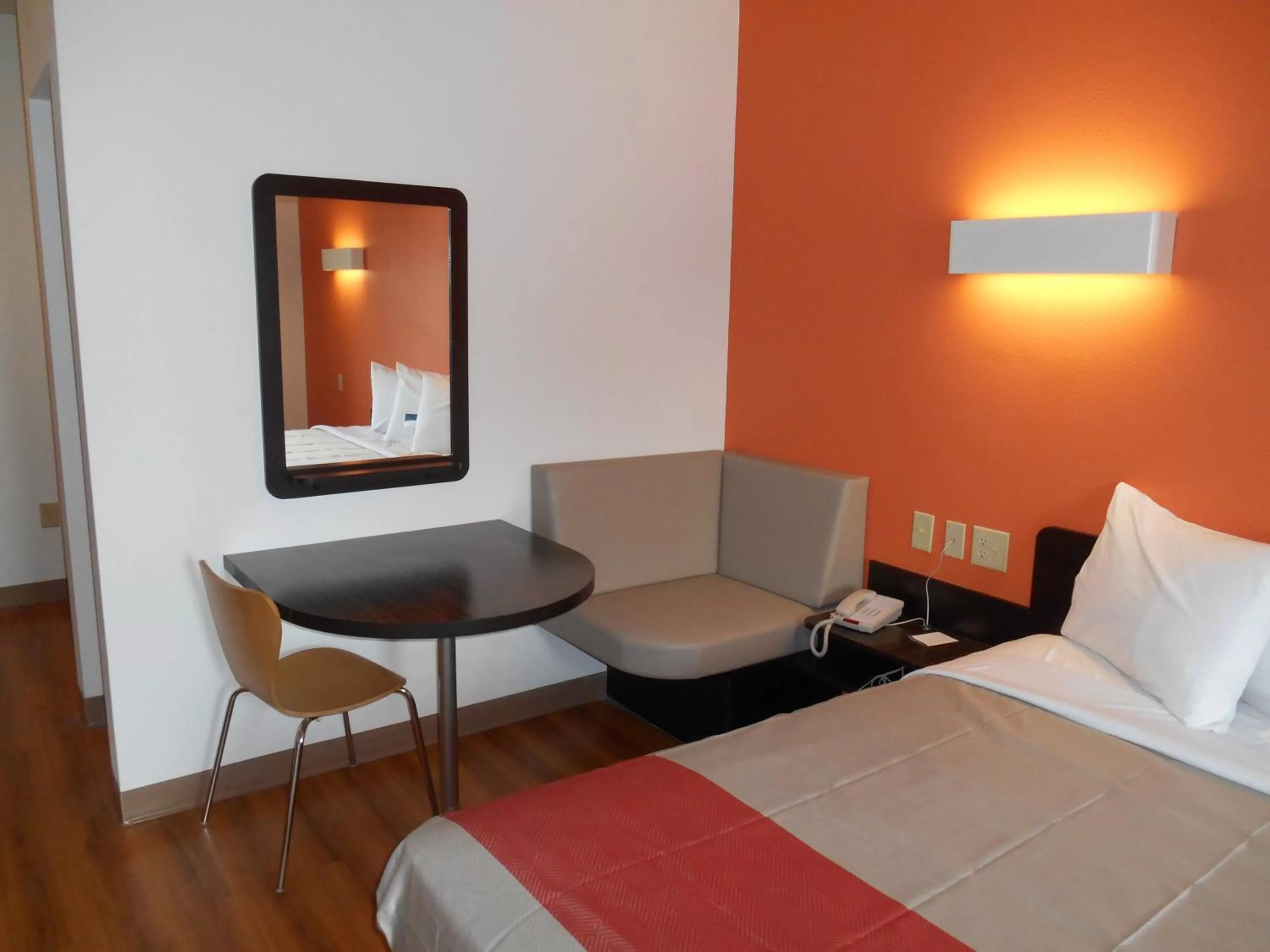 Bedroom, Bed in Motel 6-Jourdanton, TX