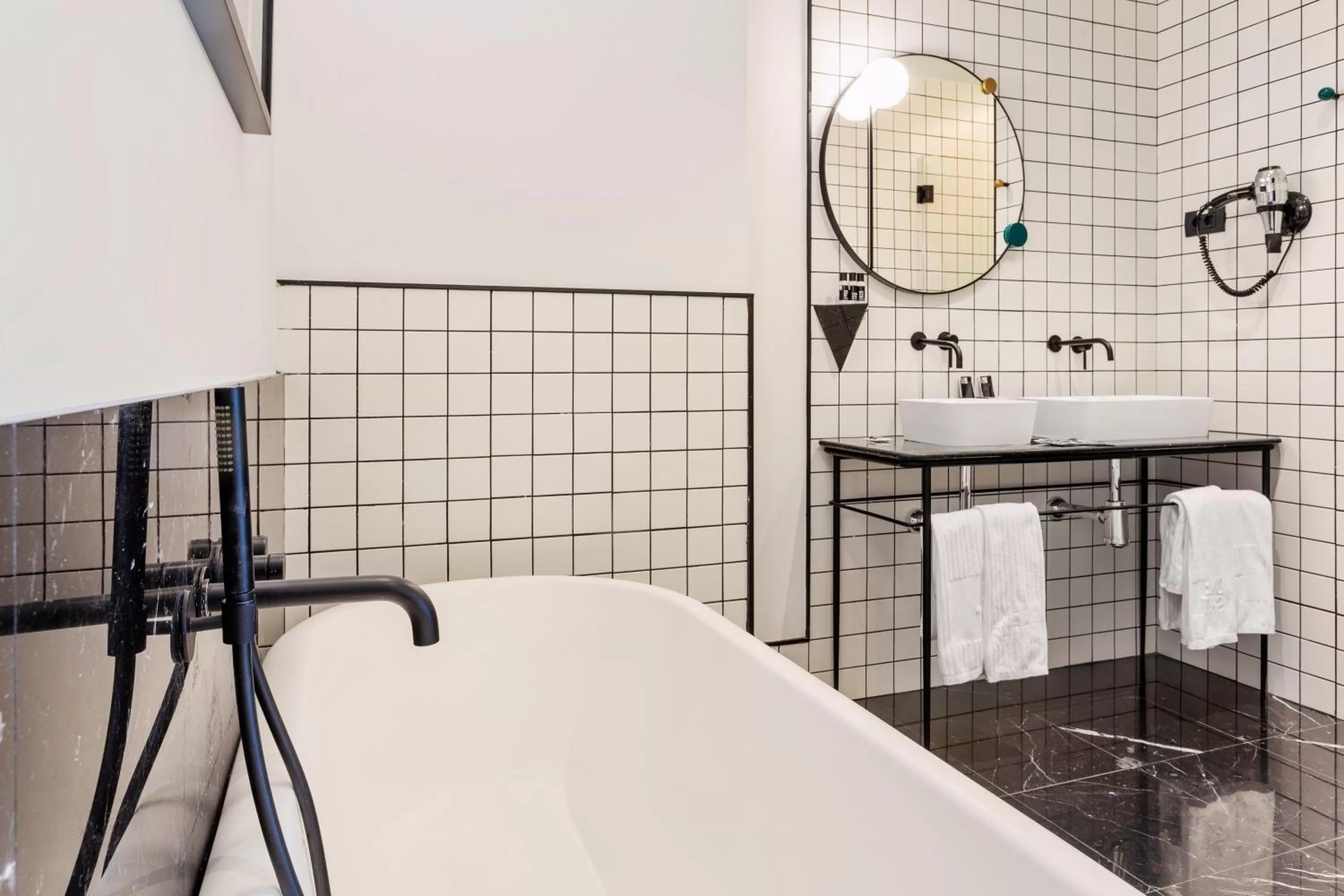 Bathroom in One Shot Fortuny