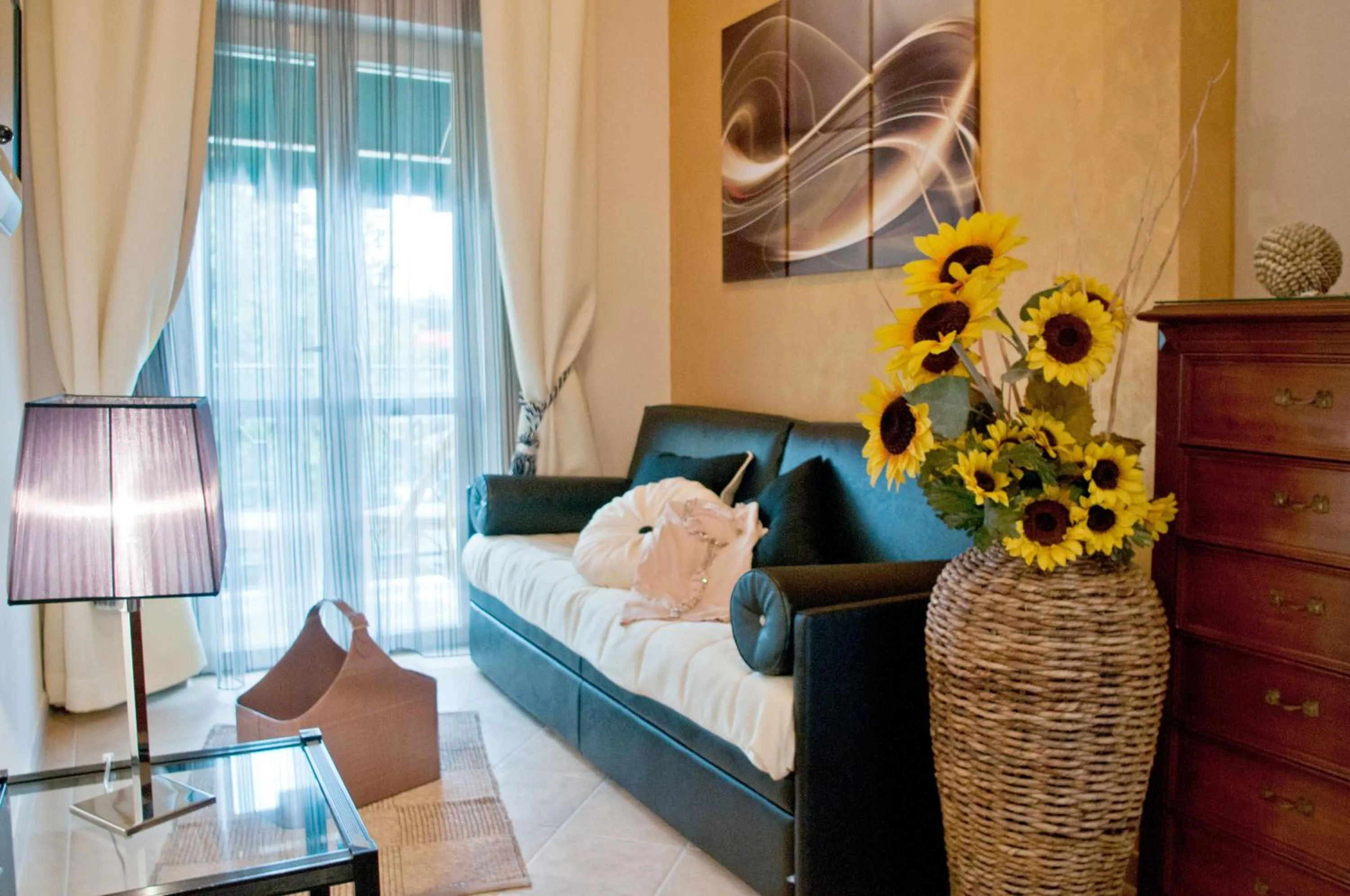 Seating area, Bed in Hotel Luna