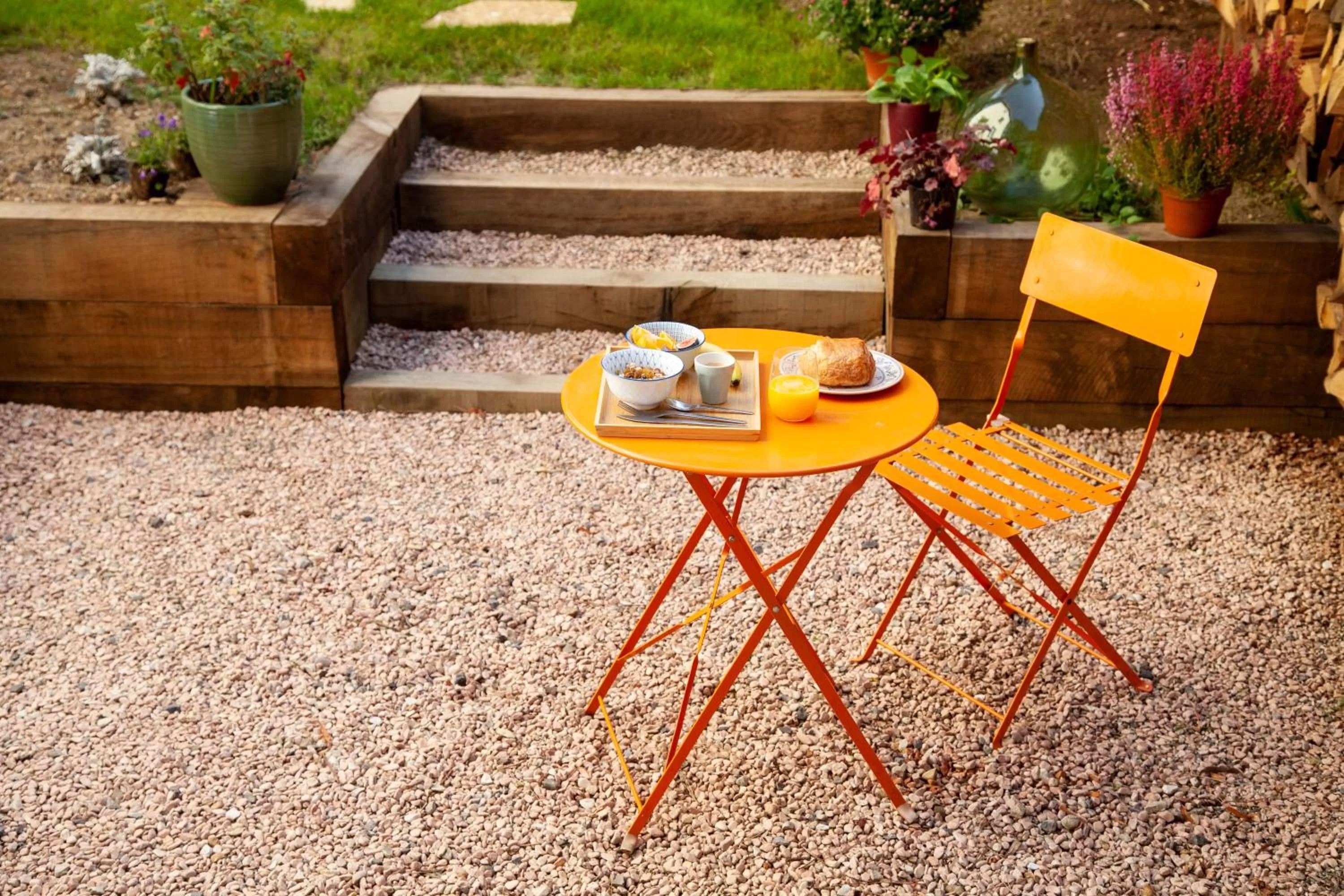 Property building in LYONEST chambre d'hôtes