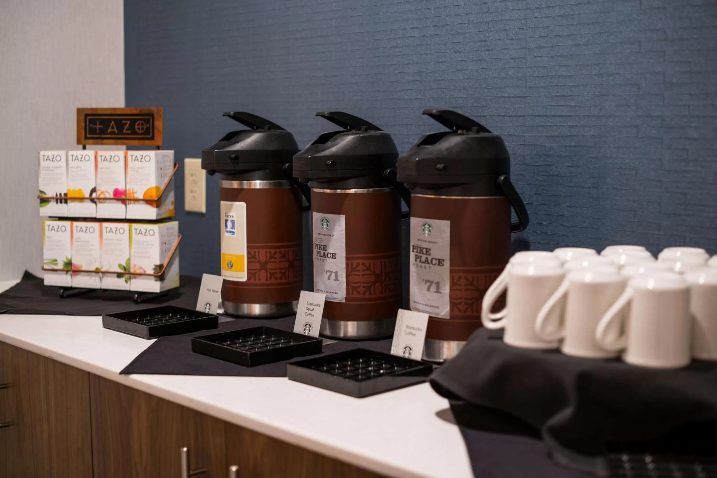 Dining area in Embassy Suites by Hilton Austin Central
