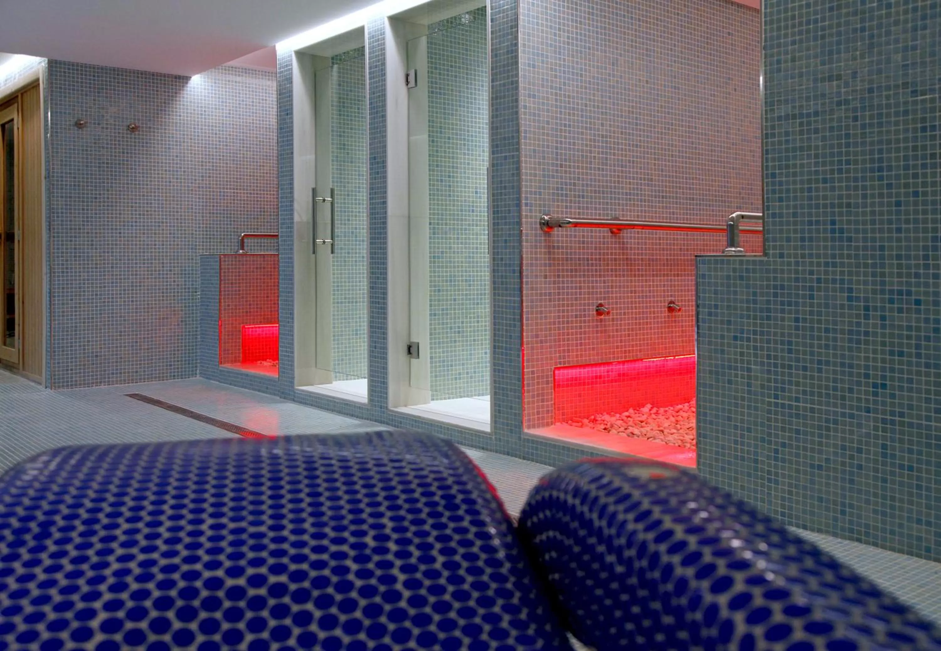 Spa and wellness centre/facilities, Bed in Axor Barajas