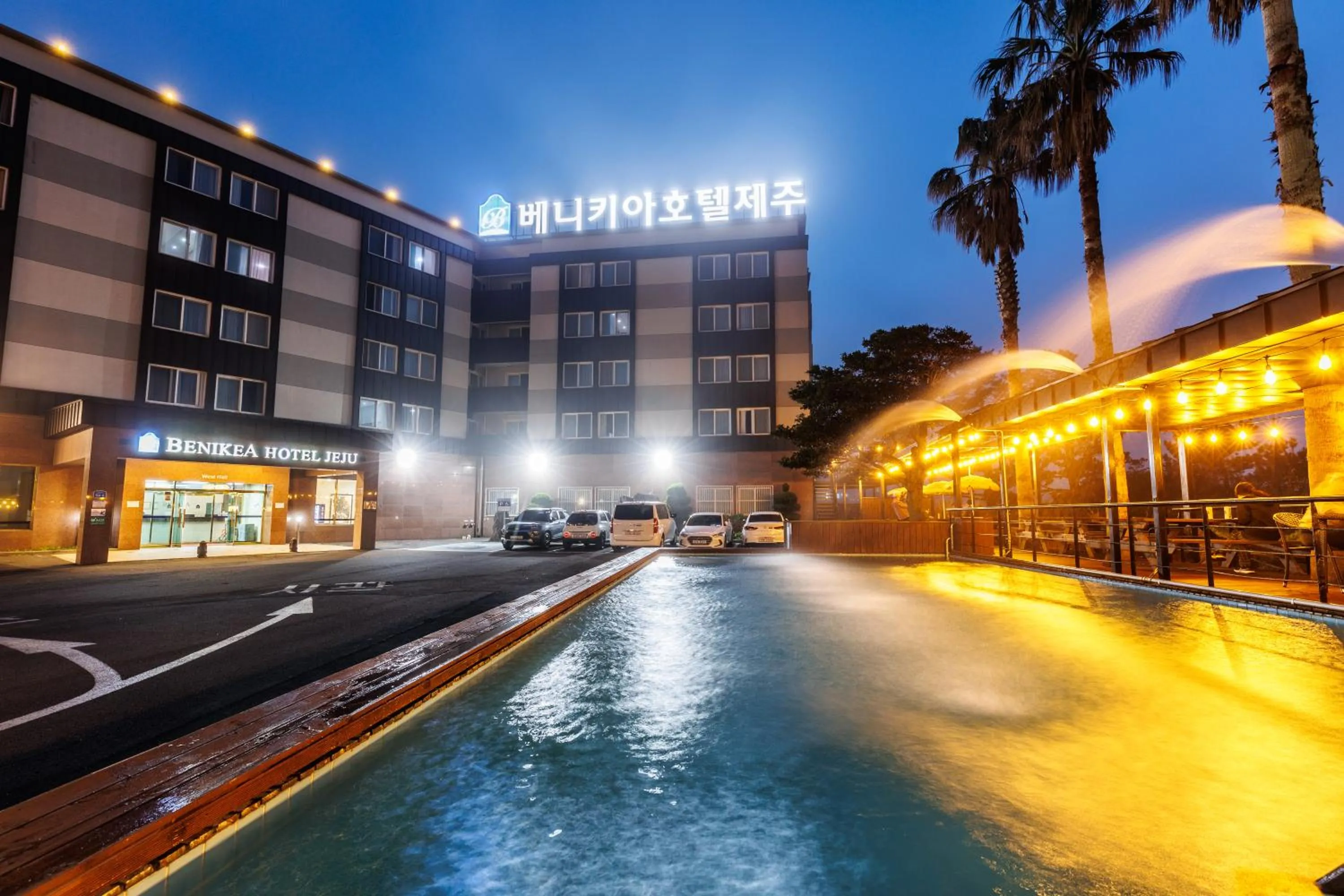 Facade/entrance in Benikea Hotel Jeju