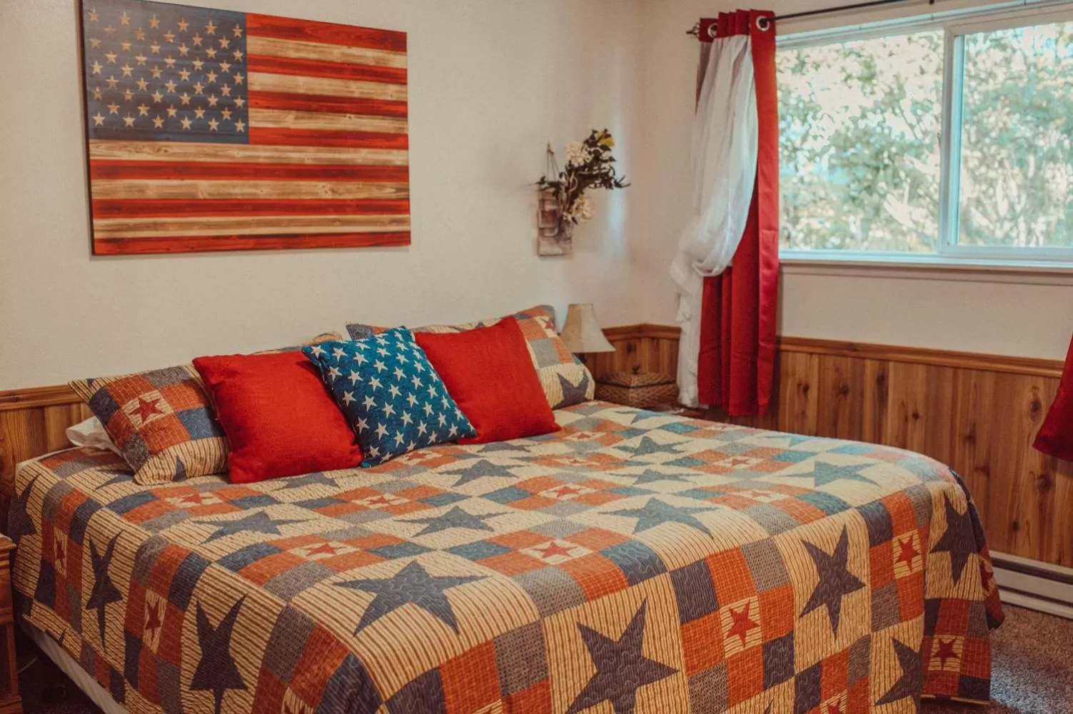 Bed in Pioneer Inn Downtown