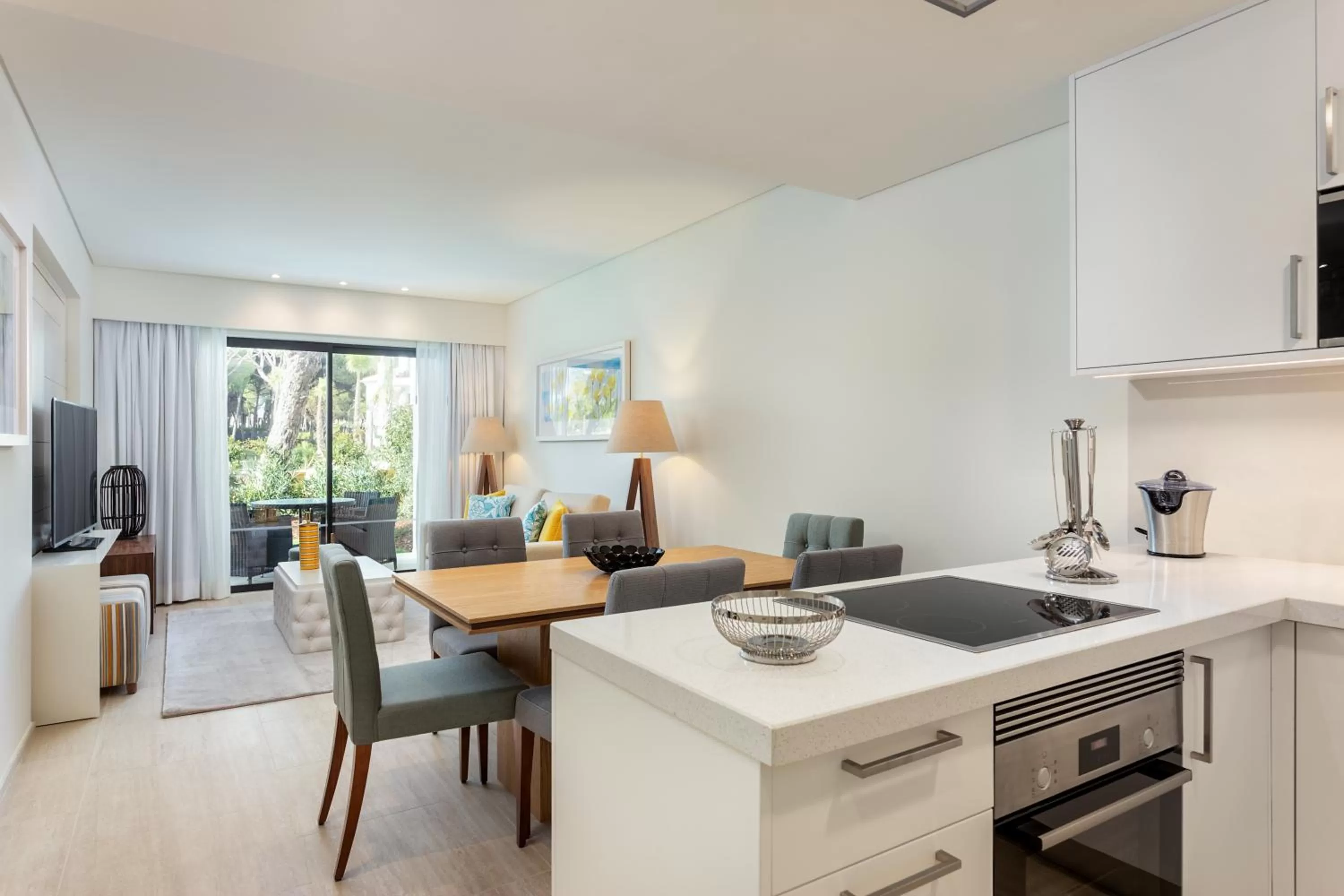 Kitchen or kitchenette in Pine Cliffs Gardens