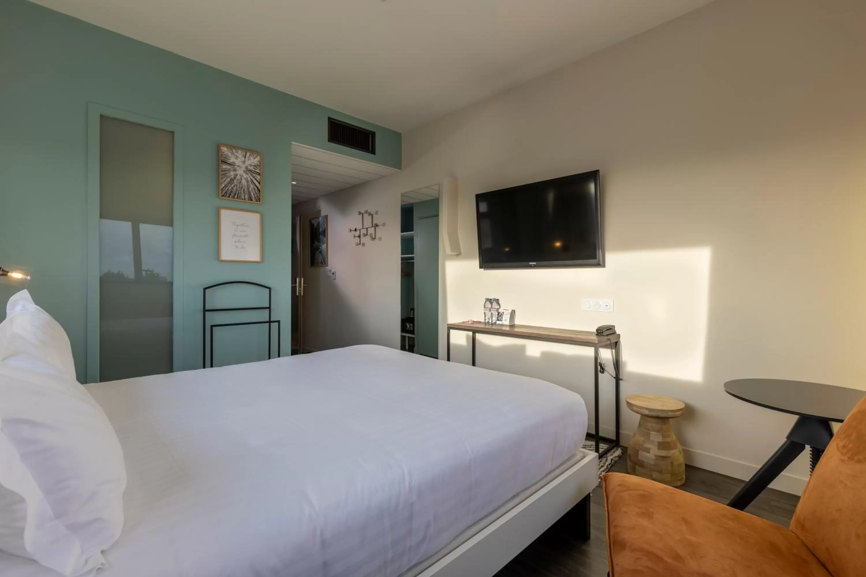 Bedroom, Bed in PADJA Hôtel & Spa Vannes