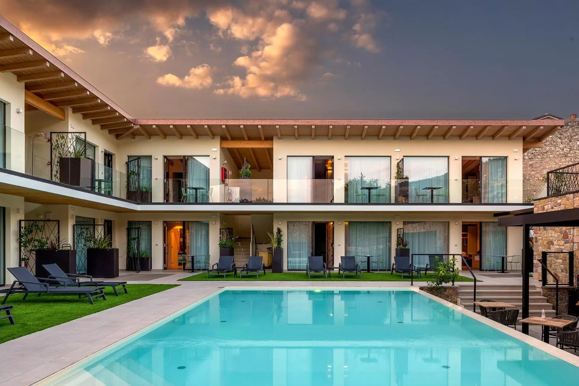 Pool view in Relais Limonaia - Suites & Garden SPA