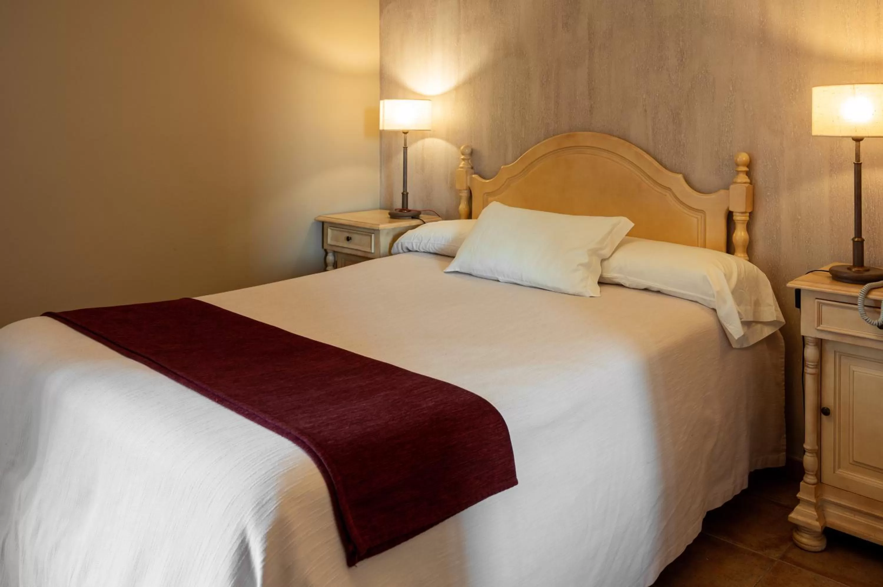 Bedroom, Bed in Jardin de la Abadia, Arroyo de la Encomienda