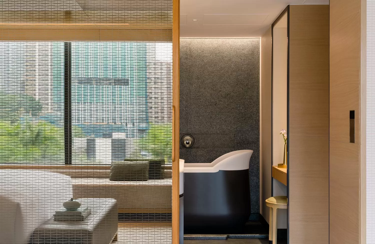 Bath, Bed in Regent Hong Kong