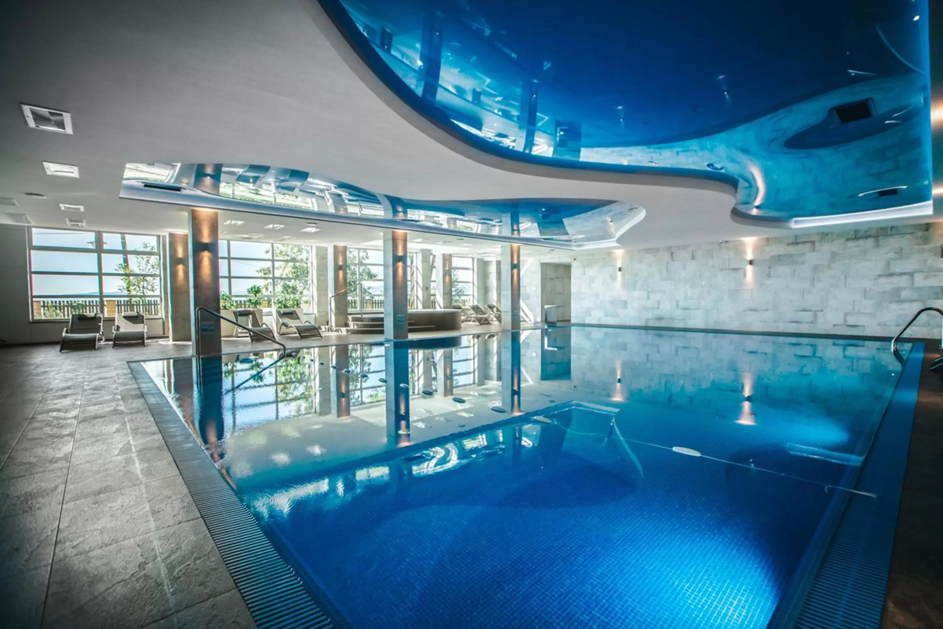 Swimming pool in Hotel Radocza Park Business & Spa