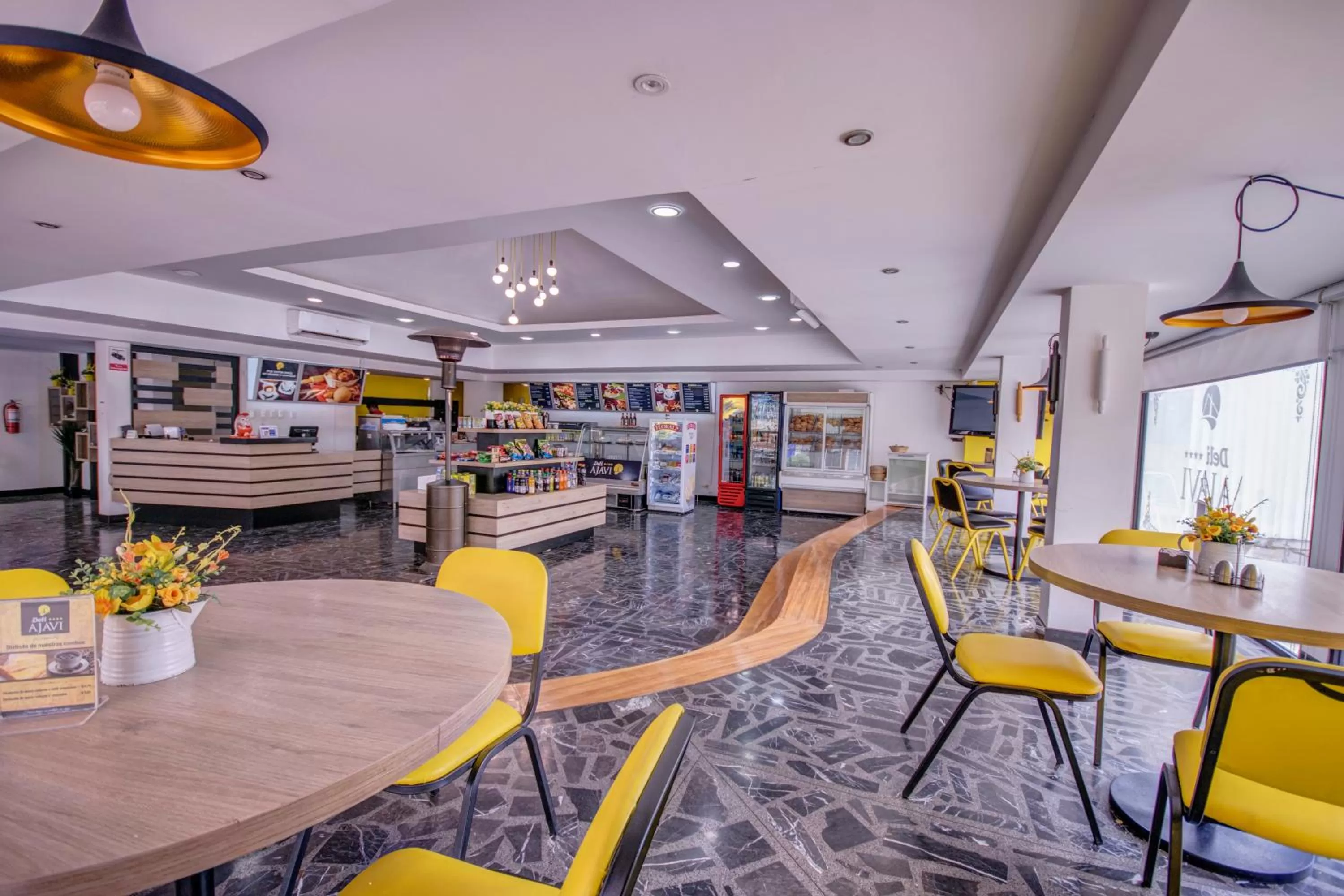 Food and drinks, Lounge/Bar in Hotel Ajavi