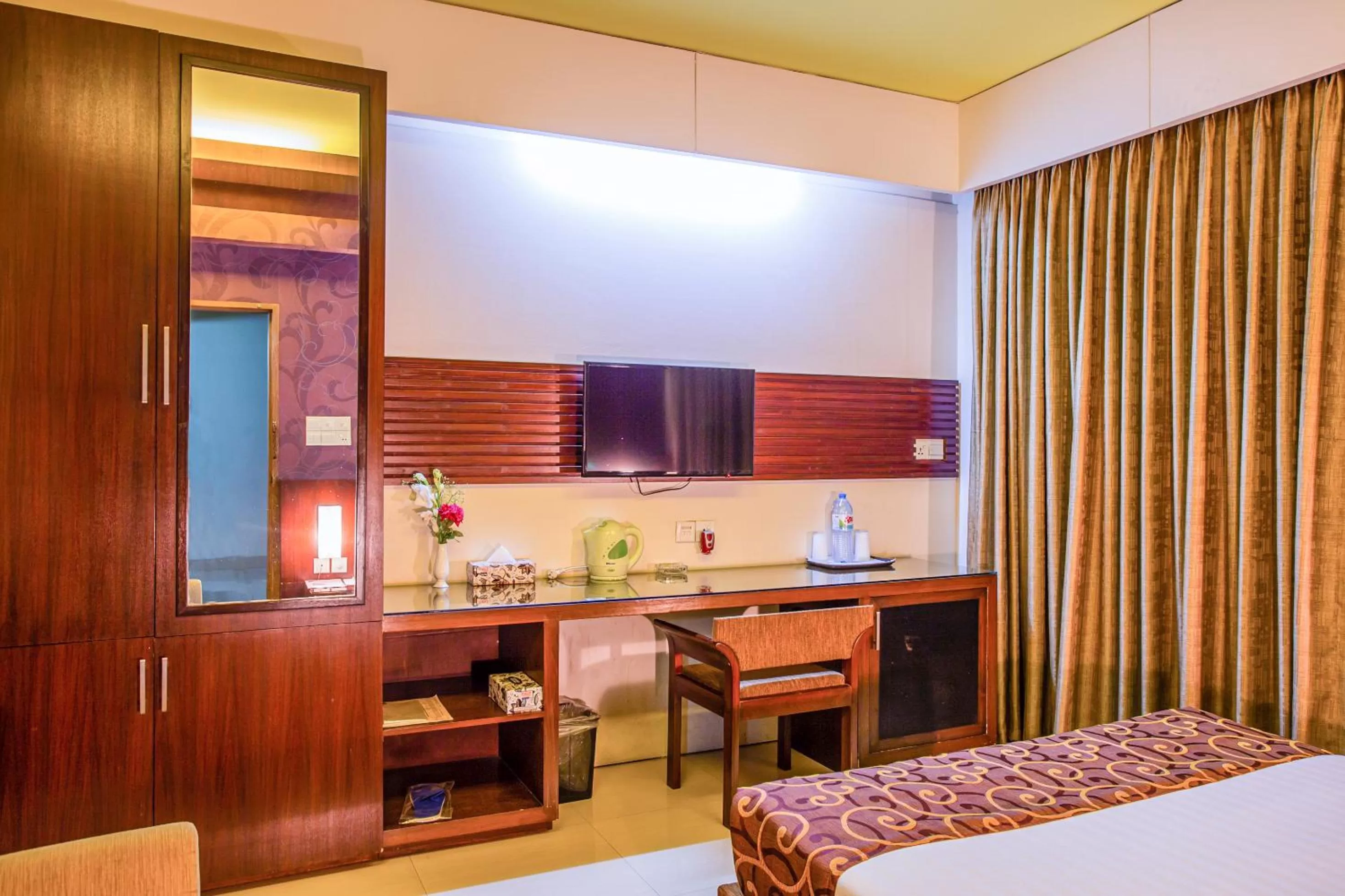 TV and multimedia, Bed in Hotel La Villa Western by Sea Pearl Beach Resort & Spa