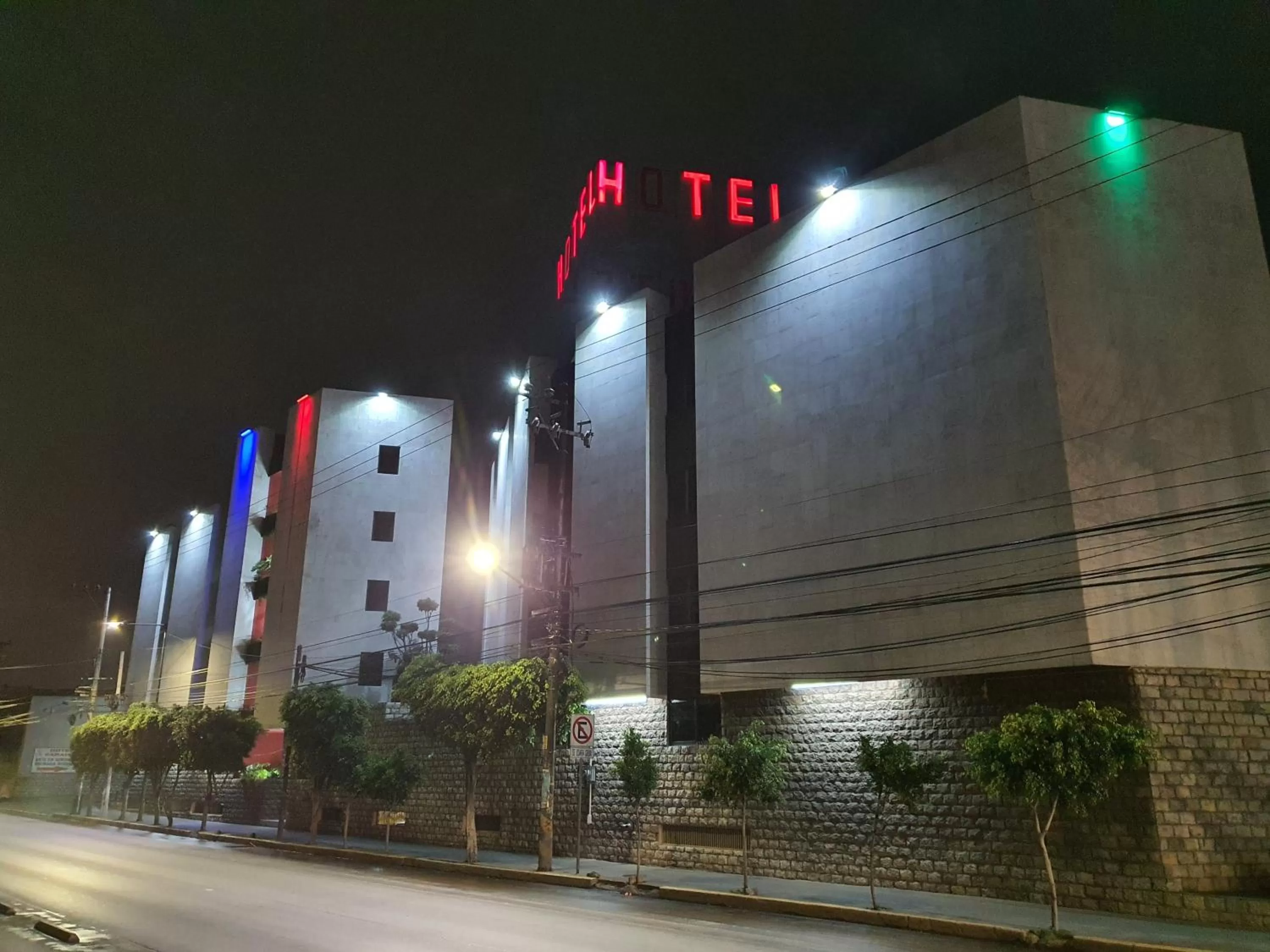 Property Building in Hotel Paraiso