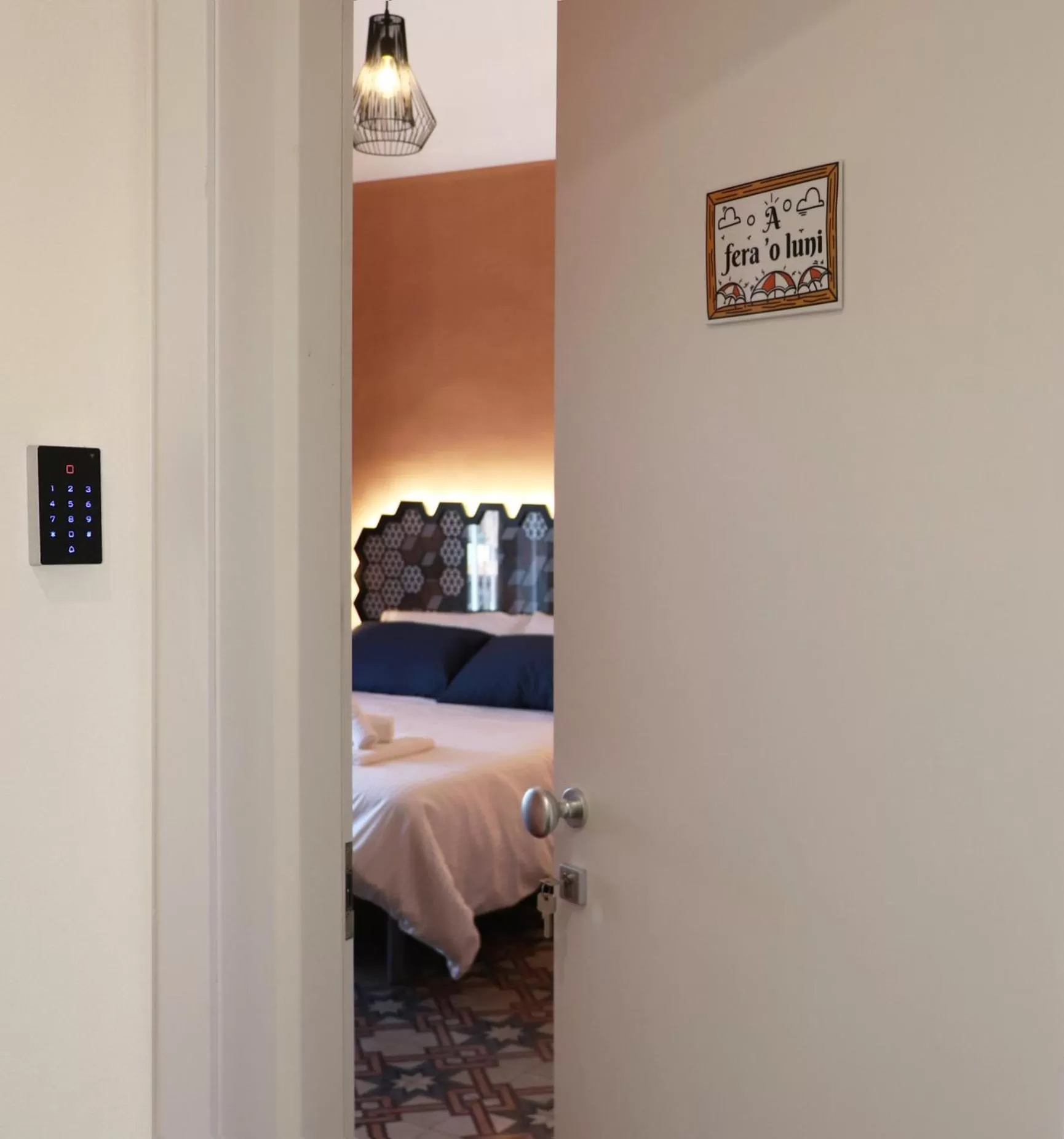 Logo/Certificate/Sign, Bed in Liotru Maisonne