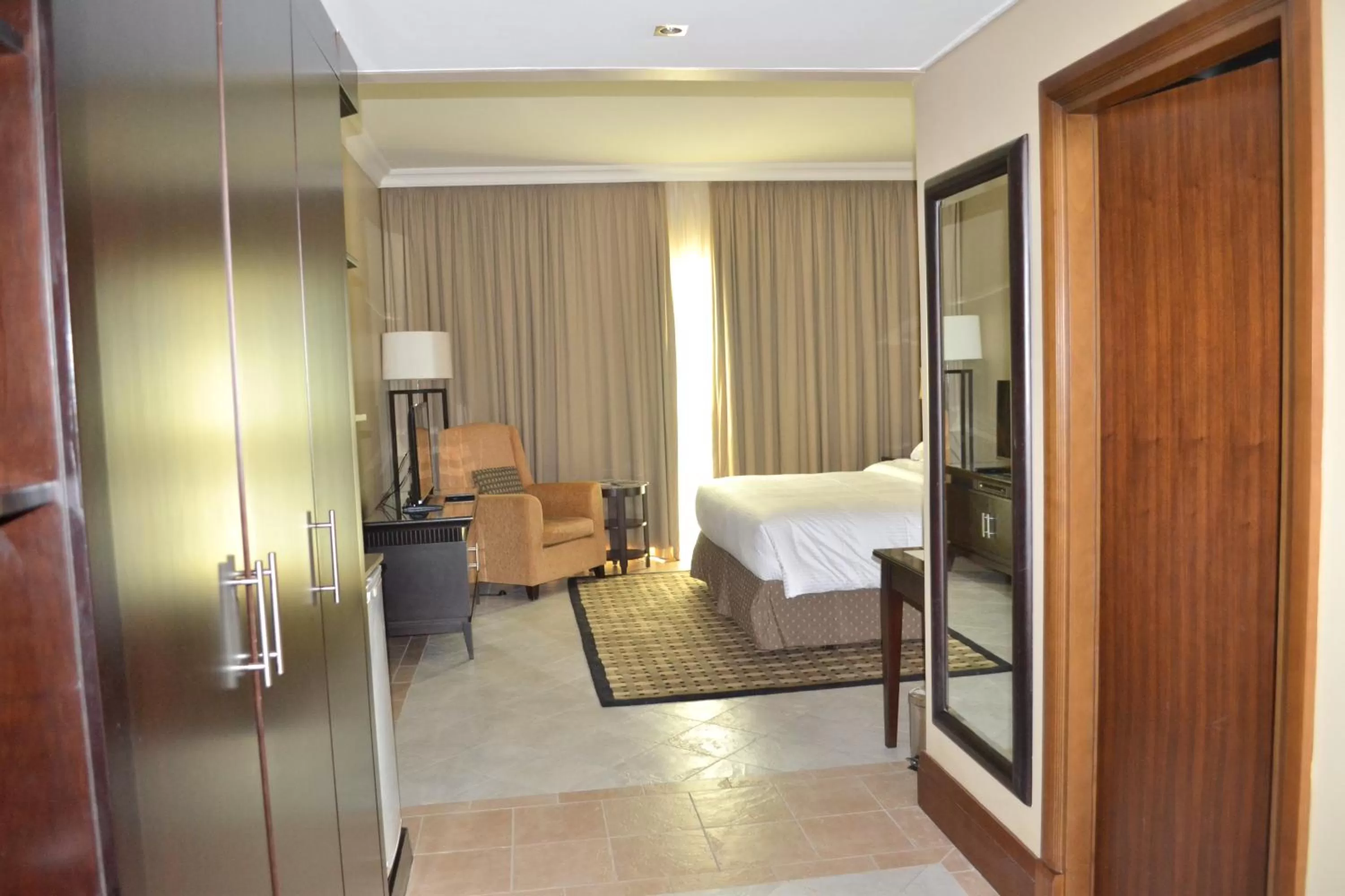 Bedroom, Bed in Sheraton Khalidiya Hotel