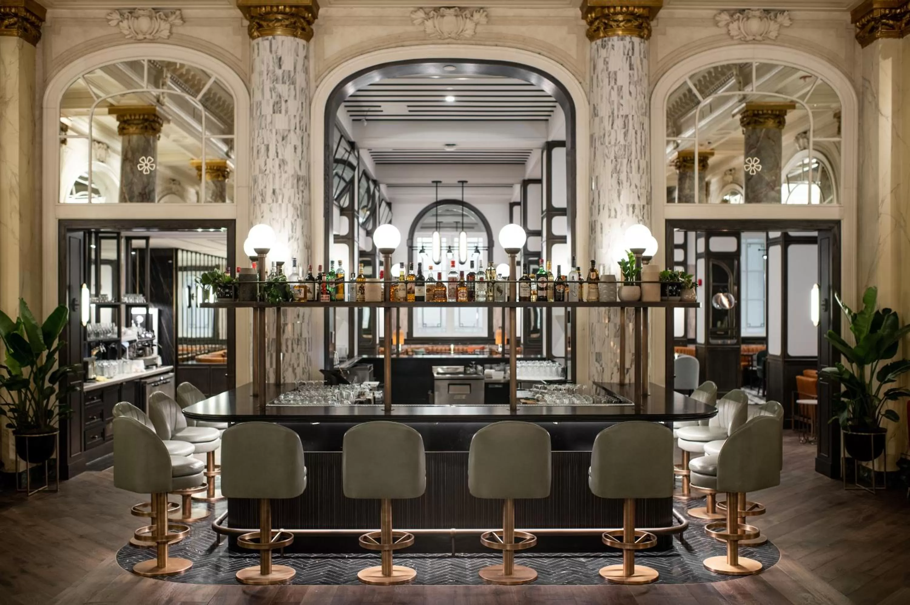 Restaurant/places to eat in Fairmont Palliser