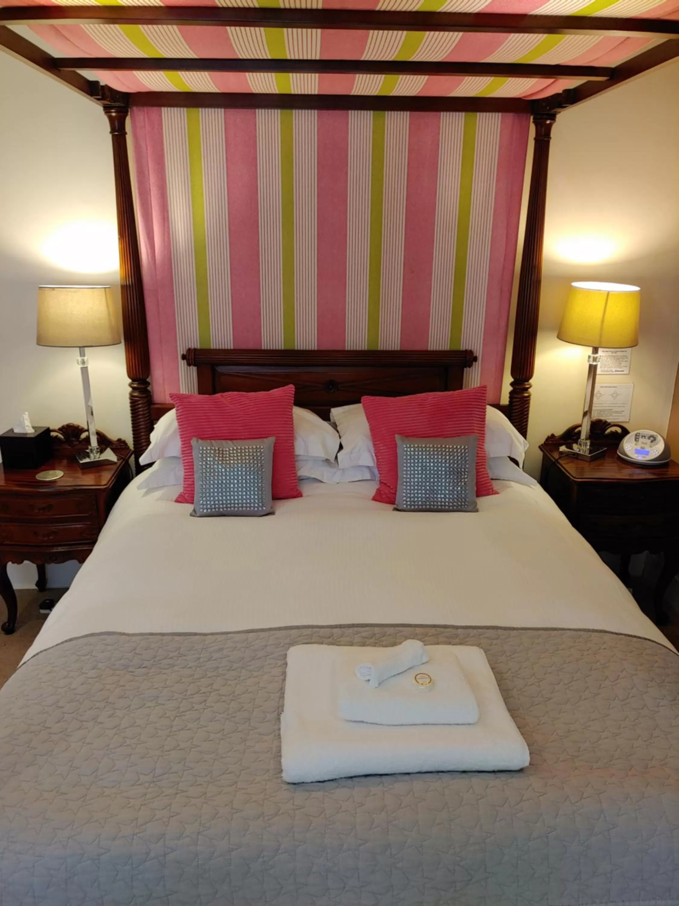 Bedroom, Bed in The Bath House Boutique B&B - IN-ROOM Breakfast - FREE parking