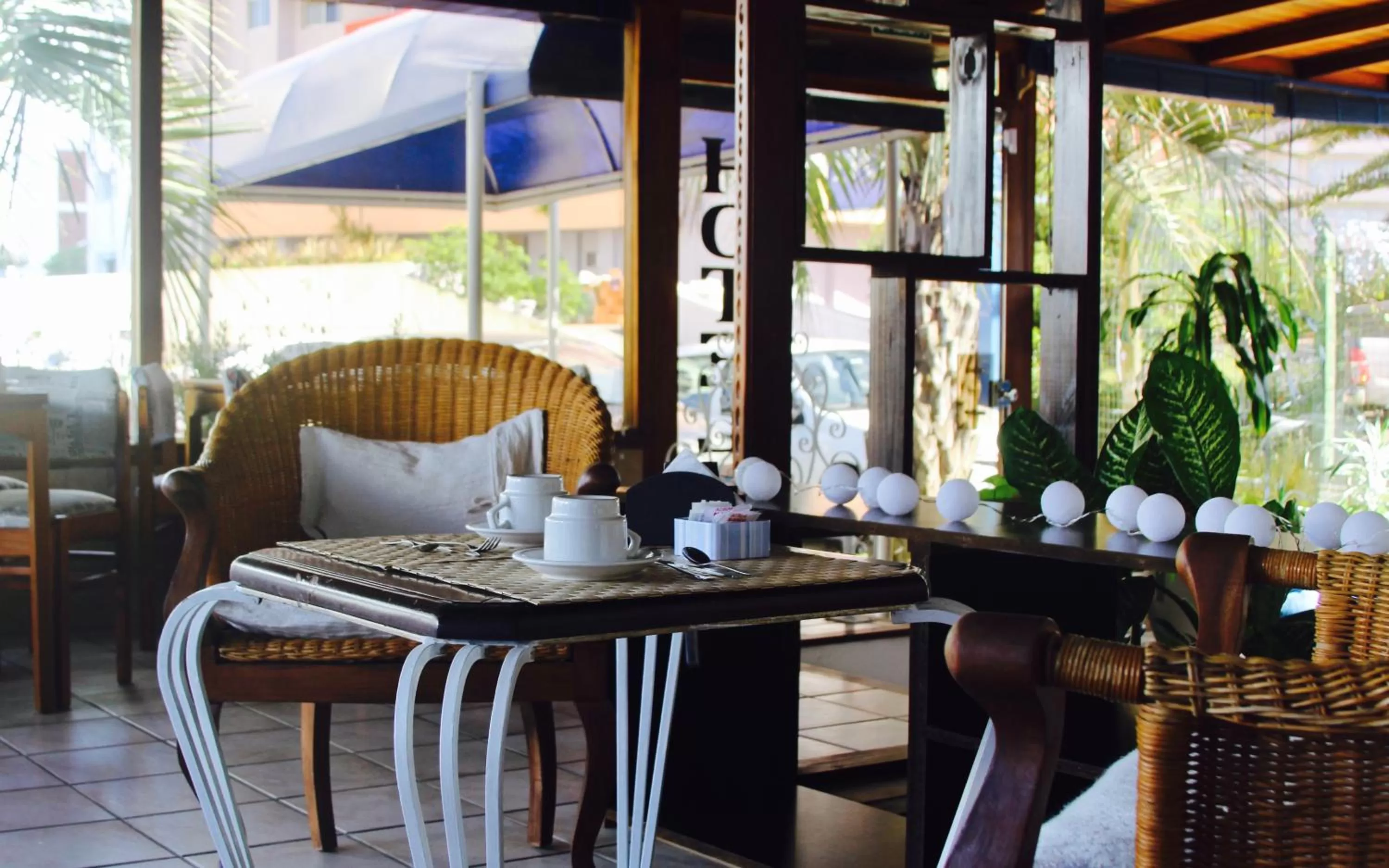 Restaurant/places to eat in Blu Inn